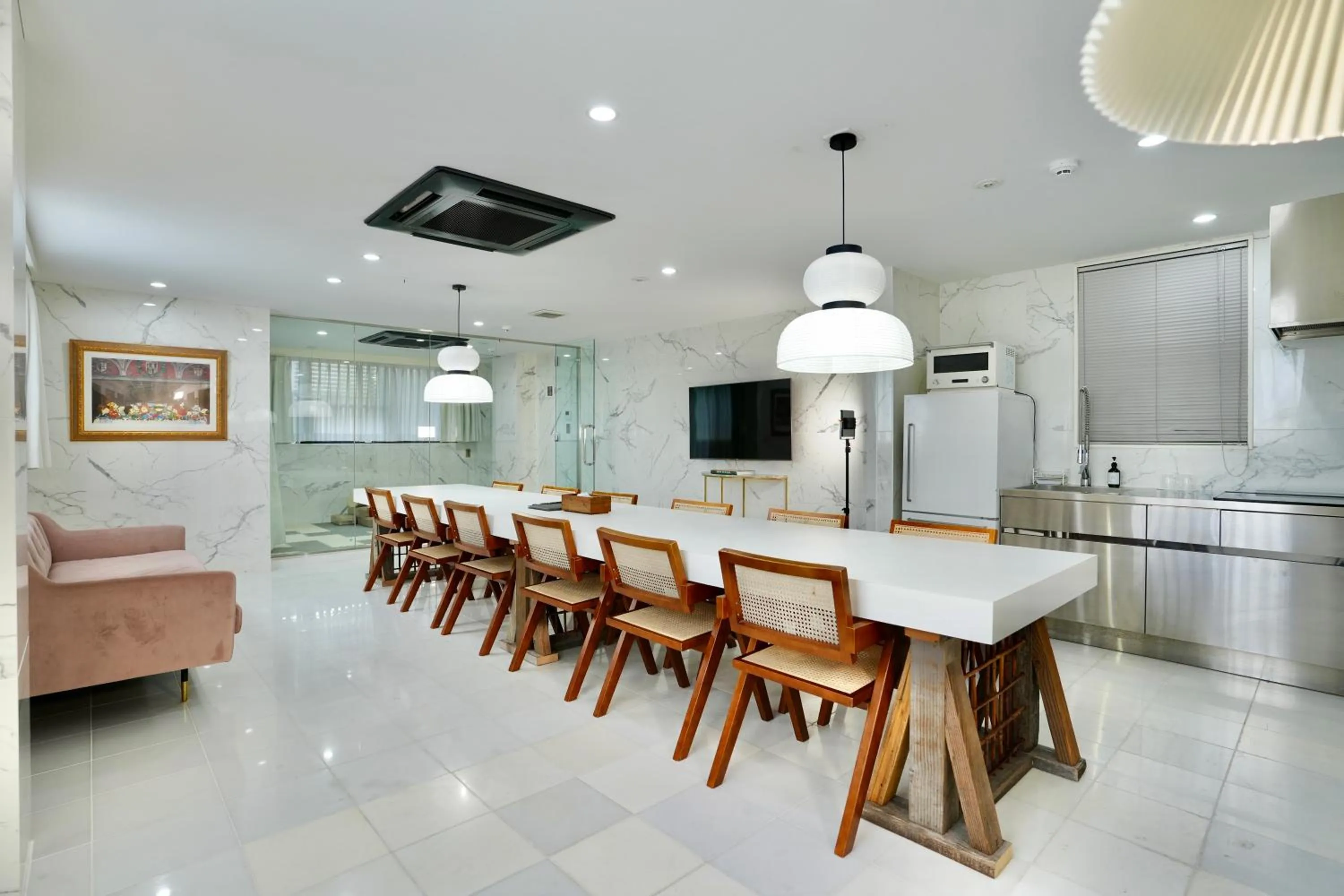 Dining area in THE ROOT2 HOTEL