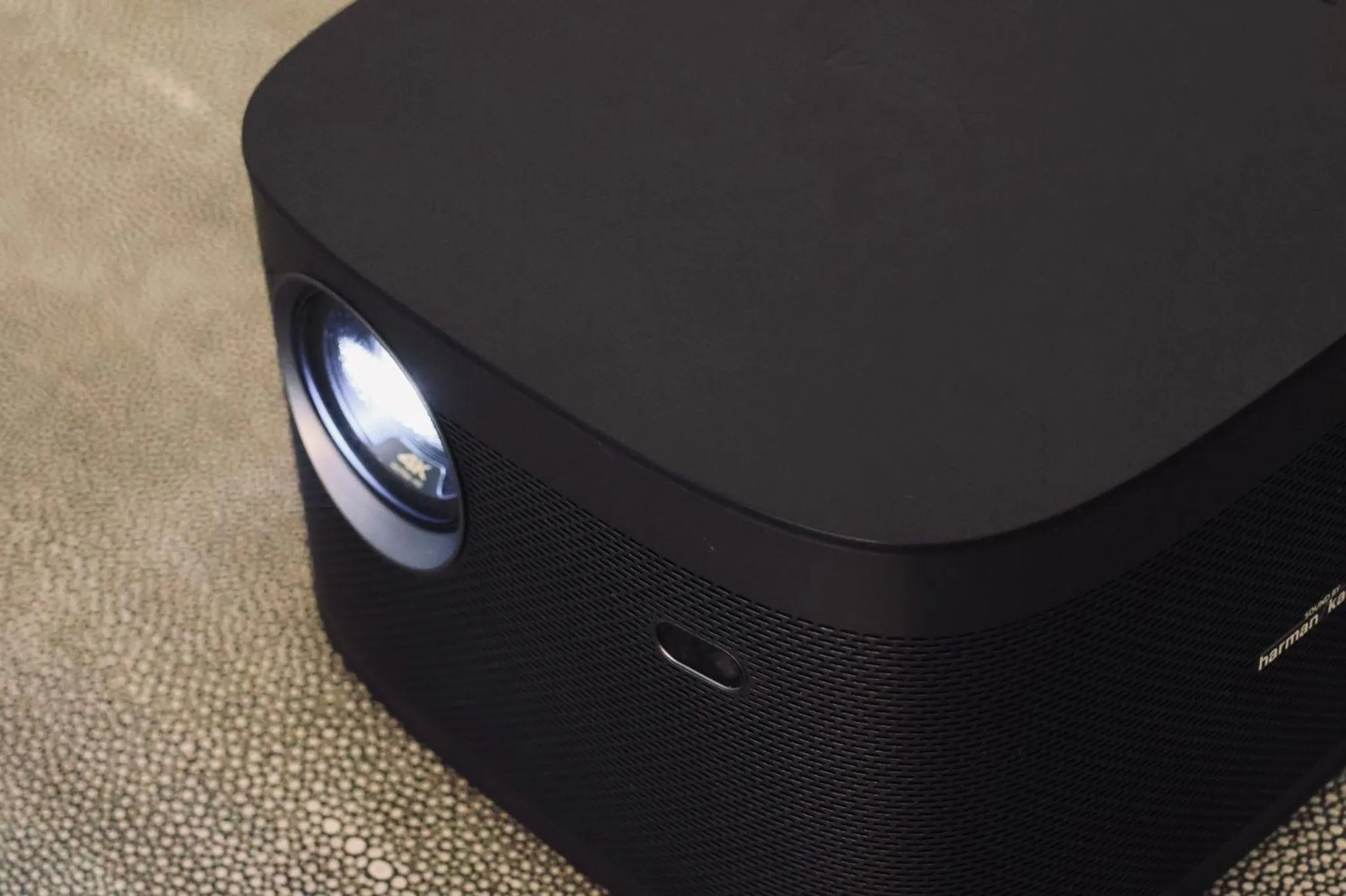 Communal lounge/ TV room in THE ROOT2 HOTEL