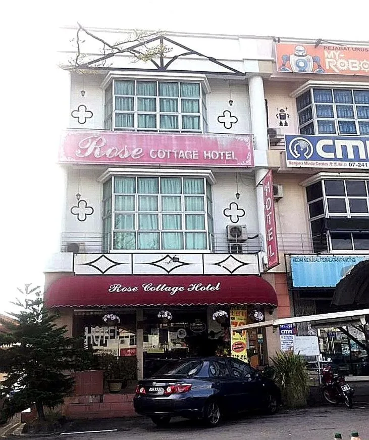 Property building in Rose Cottage Hotel Taman Perling