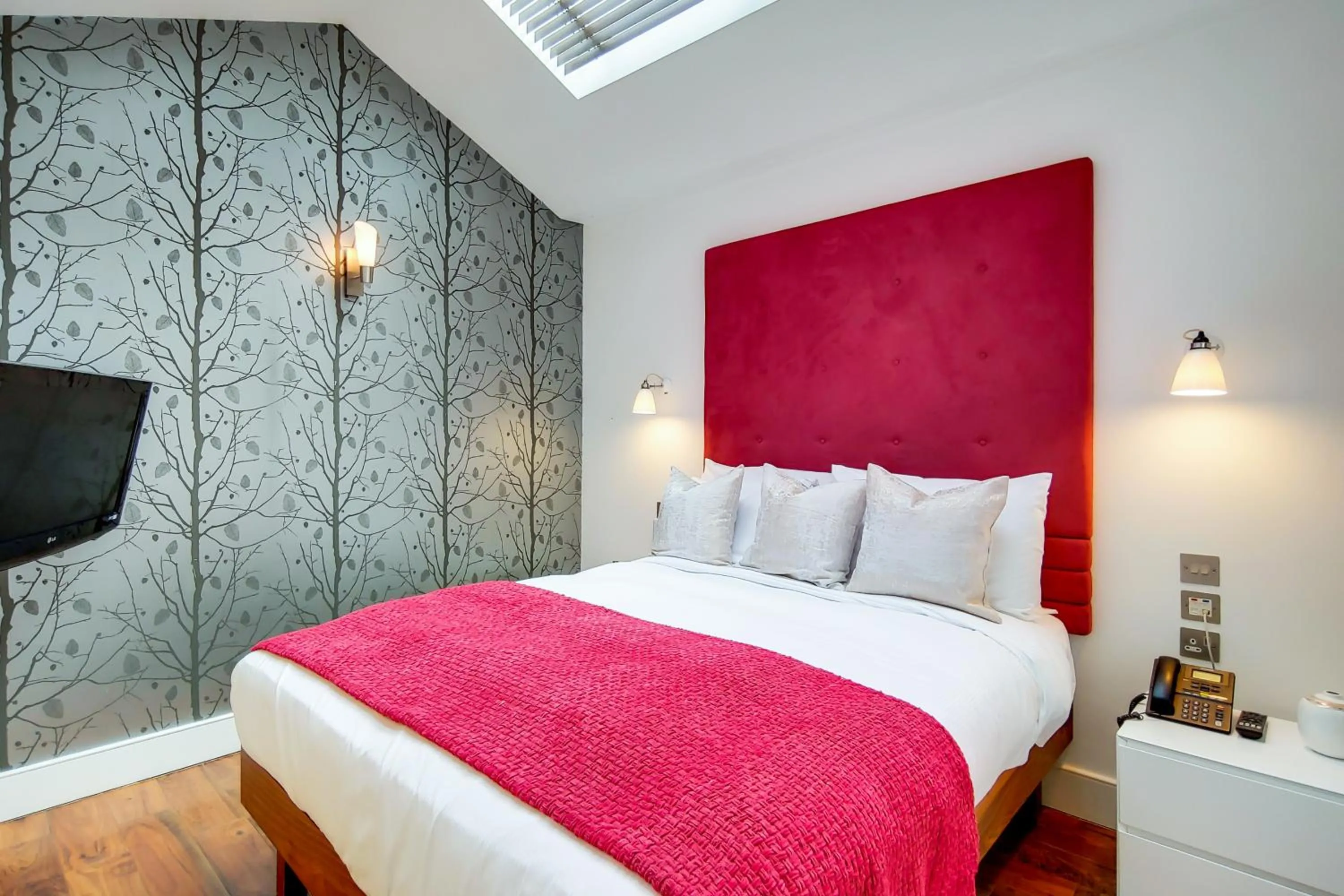 Bedroom, Bed in Residences at The Gyle - London