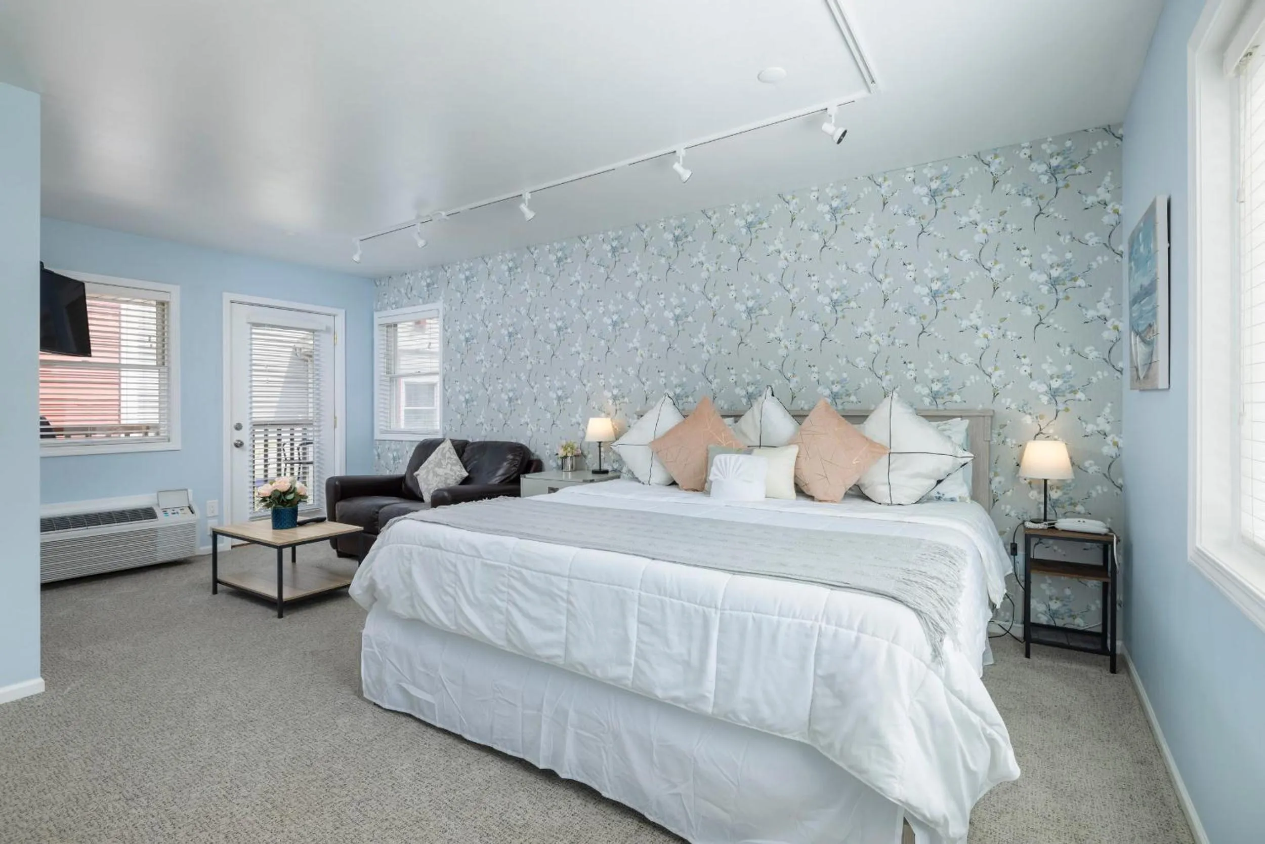 Bed in Old Harbor Inn