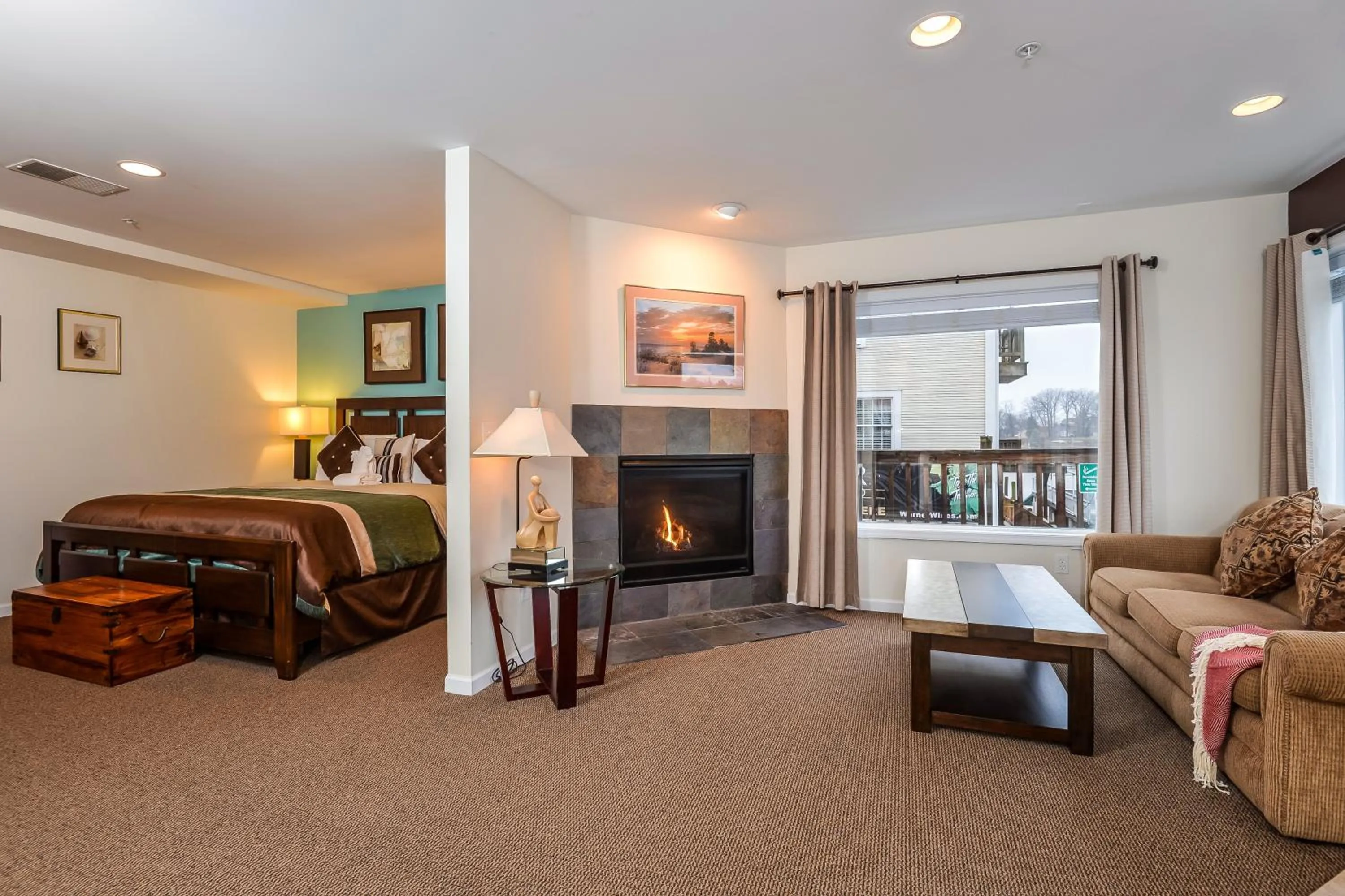 Bed in Old Harbor Inn