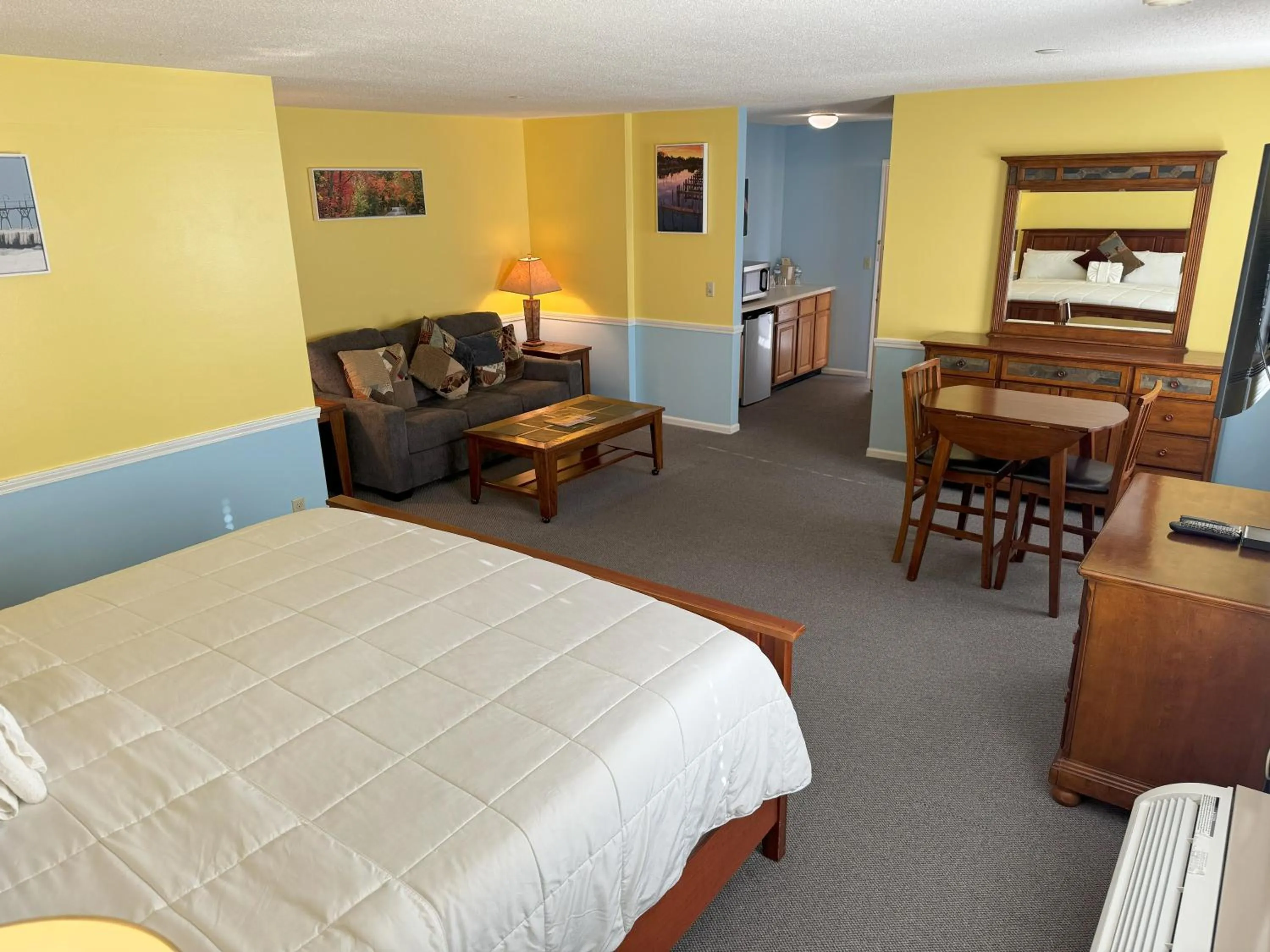 Bed in Old Harbor Inn