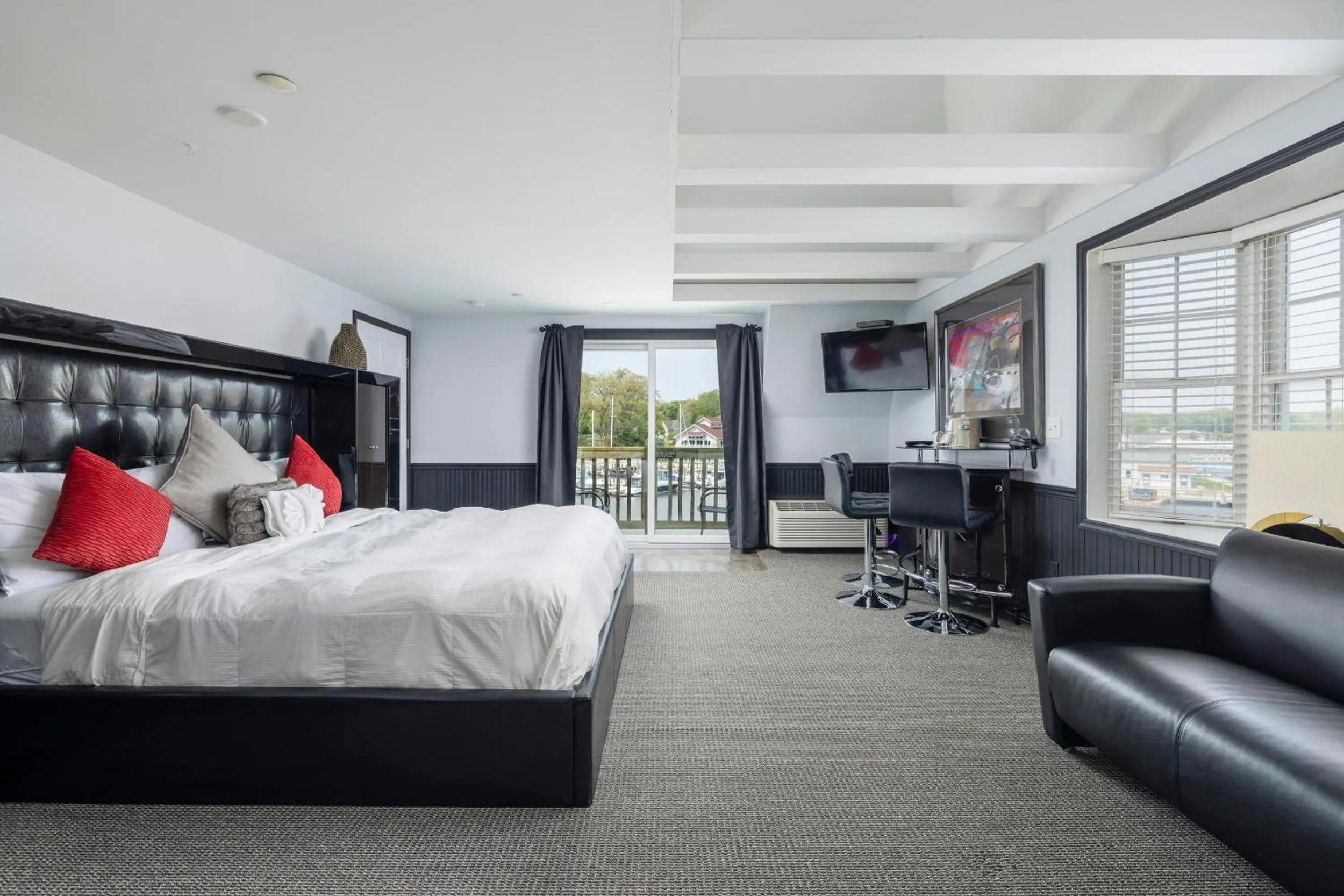 Bed in Old Harbor Inn