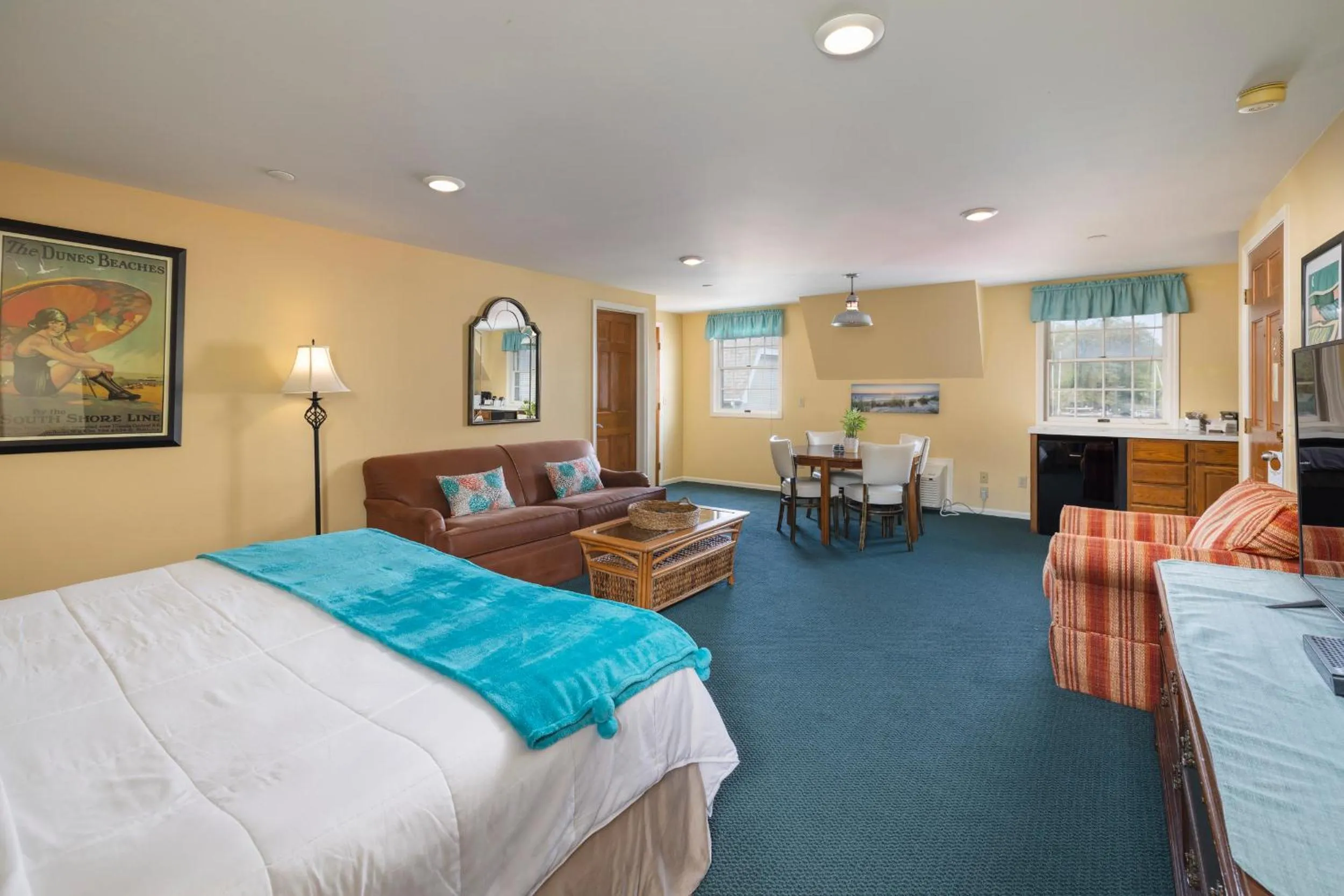 Bed in Old Harbor Inn