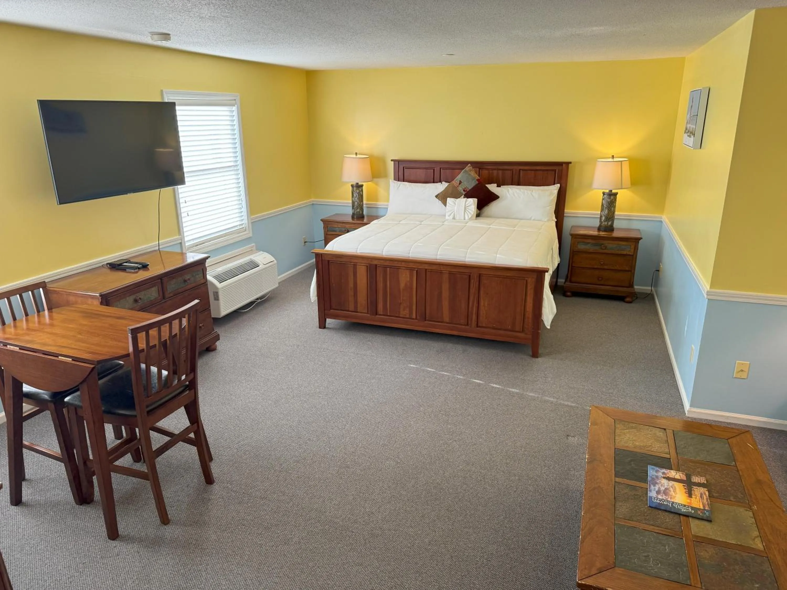 Bed in Old Harbor Inn