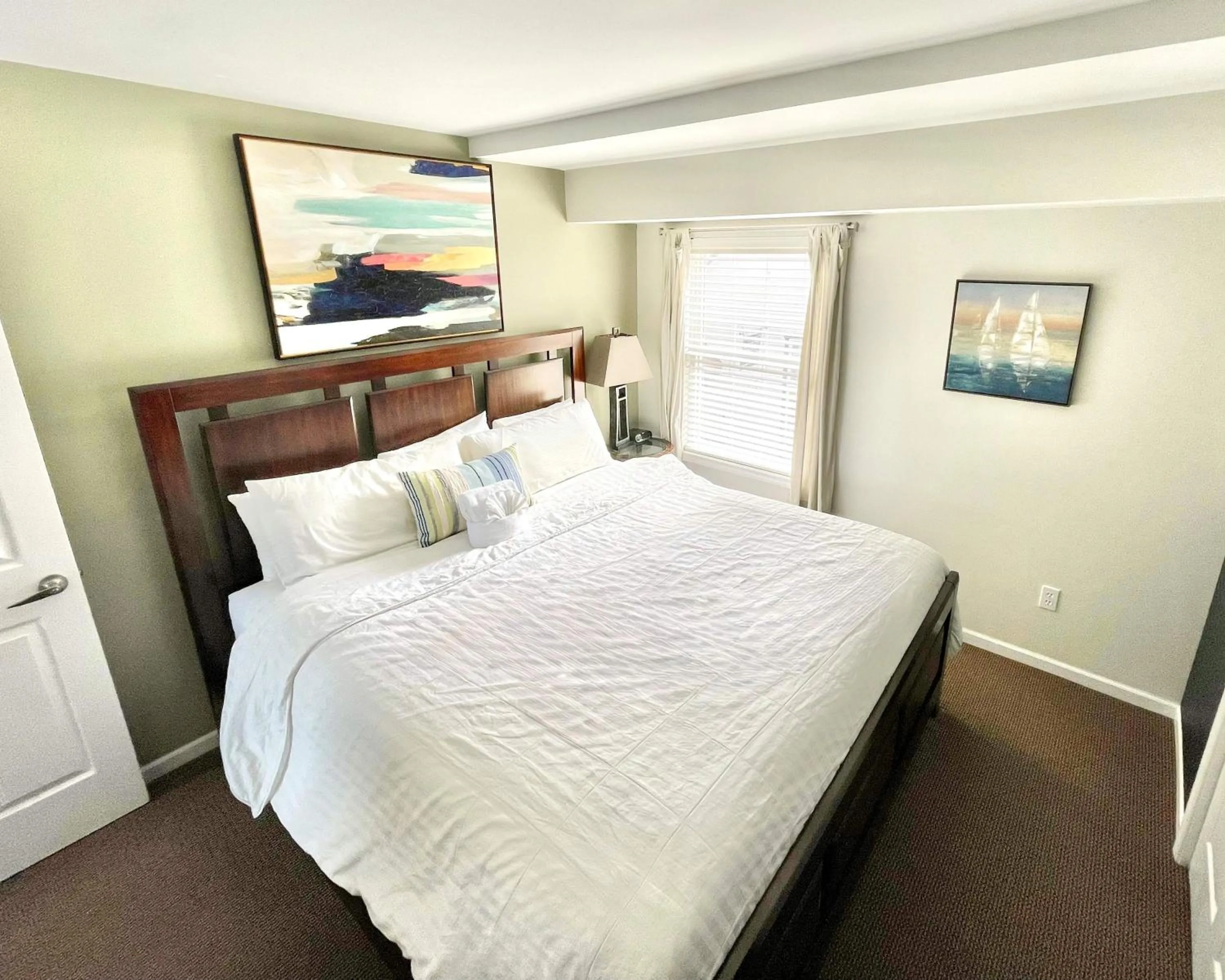 Bed in Old Harbor Inn