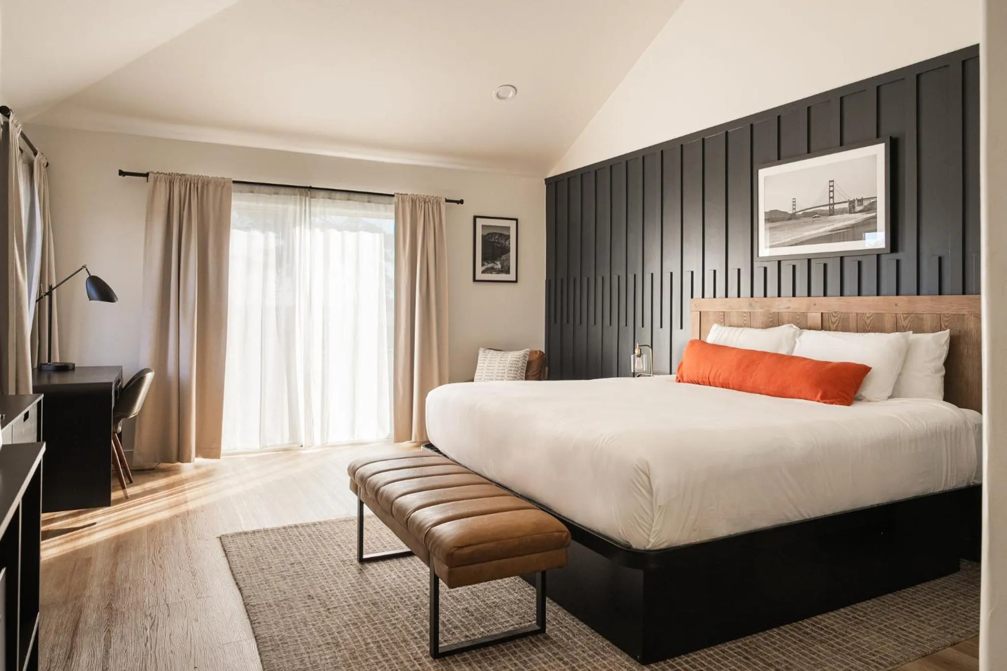 Bed in Bodega Coast Inn and Suites