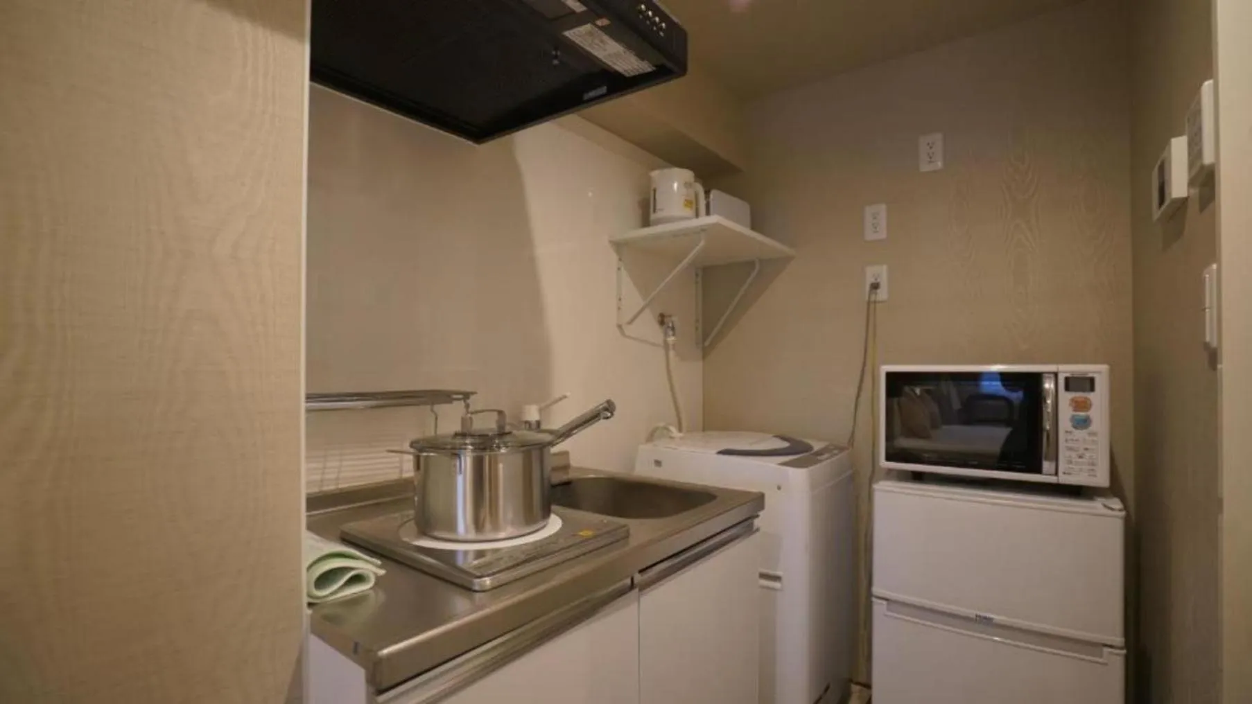 Photo of the whole room in Le Tour Hotel Akihabara Ekimae 楽途ホテル秋葉原駅前店