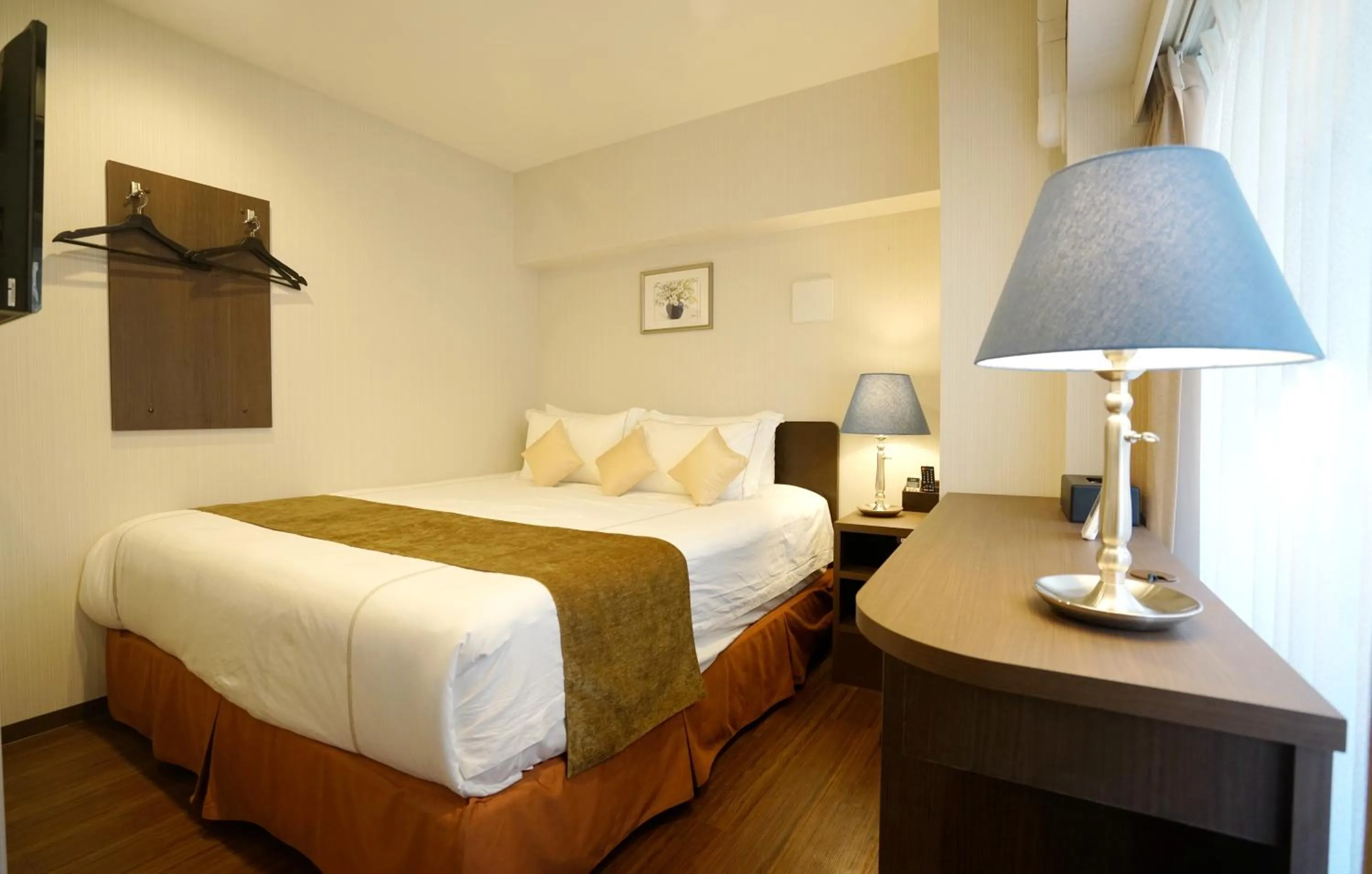 Photo of the whole room, Bed in Le Tour Hotel Akihabara Ekimae 楽途ホテル秋葉原駅前店