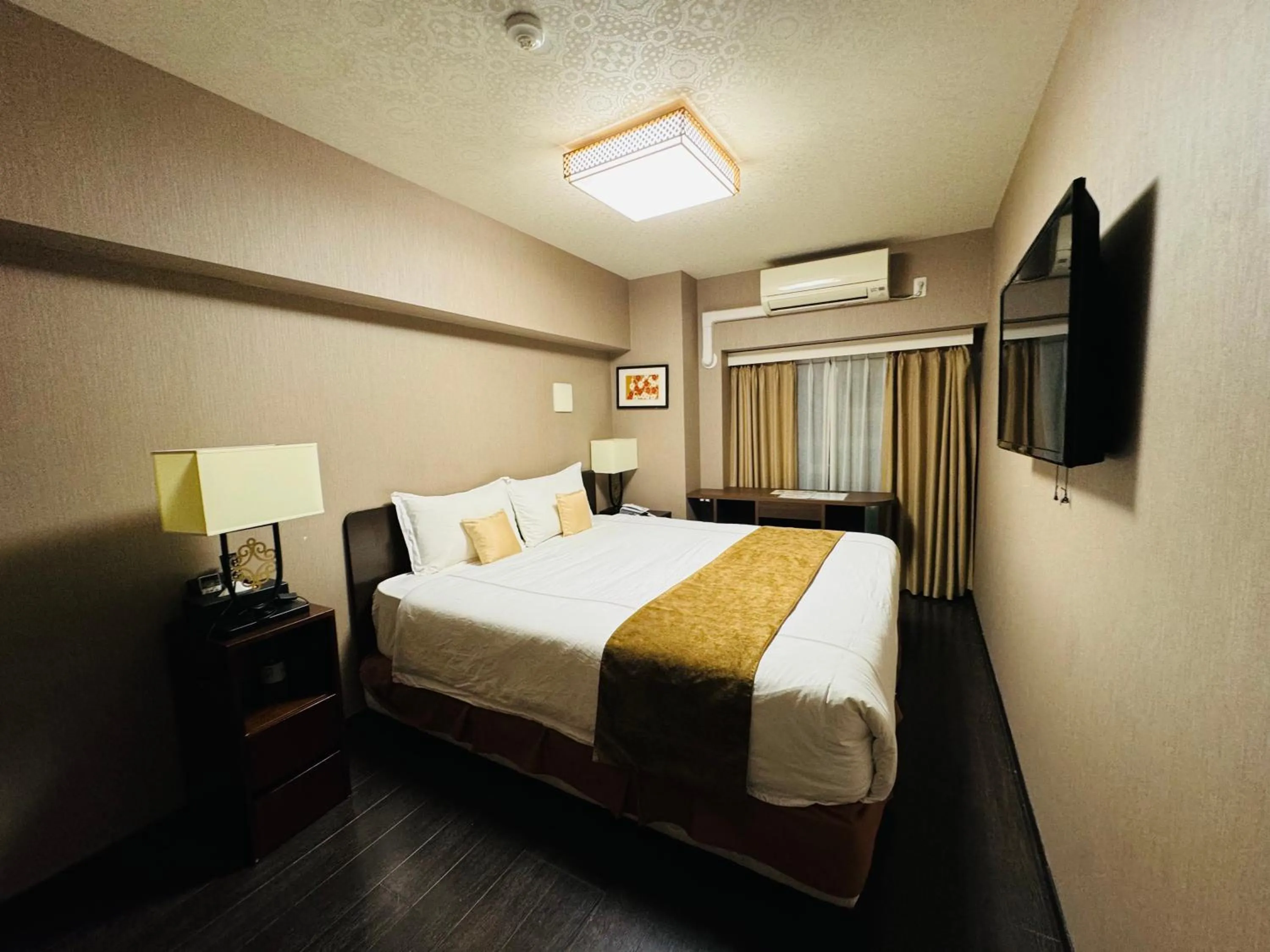 Photo of the whole room, Bed in Le Tour Hotel Akihabara Ekimae 楽途ホテル秋葉原駅前店