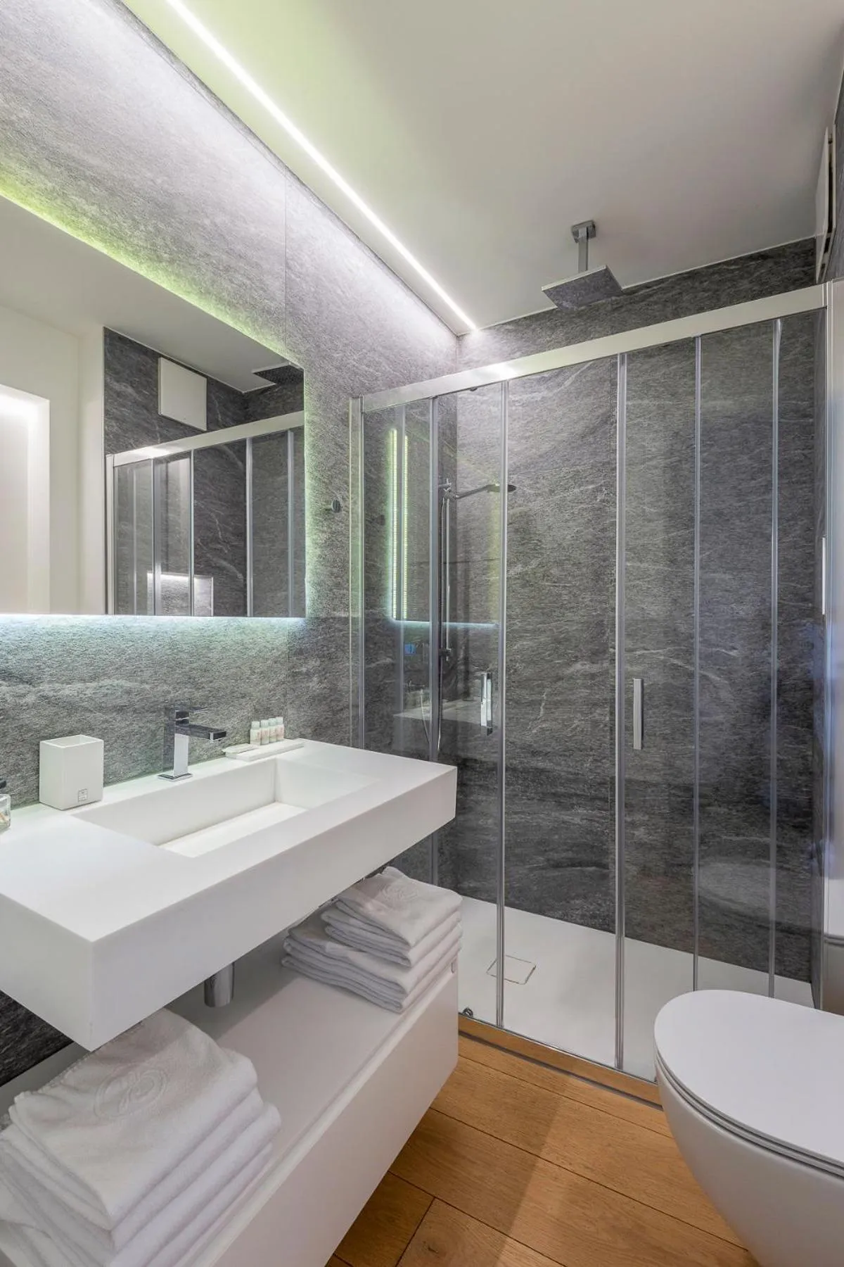Shower in Sasso Boretto, Luxury Holiday Apartments