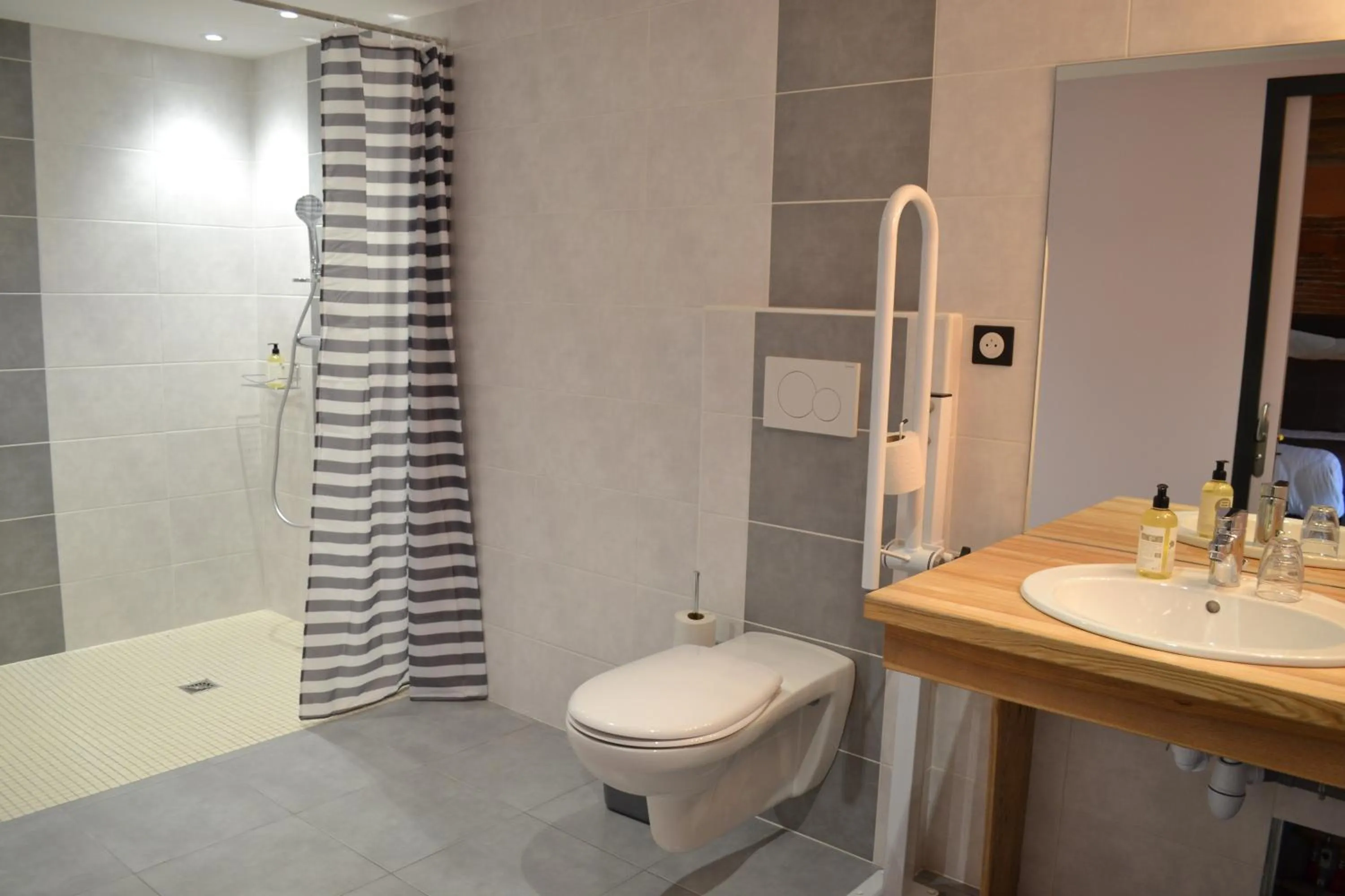 Shower in LES GALAINES