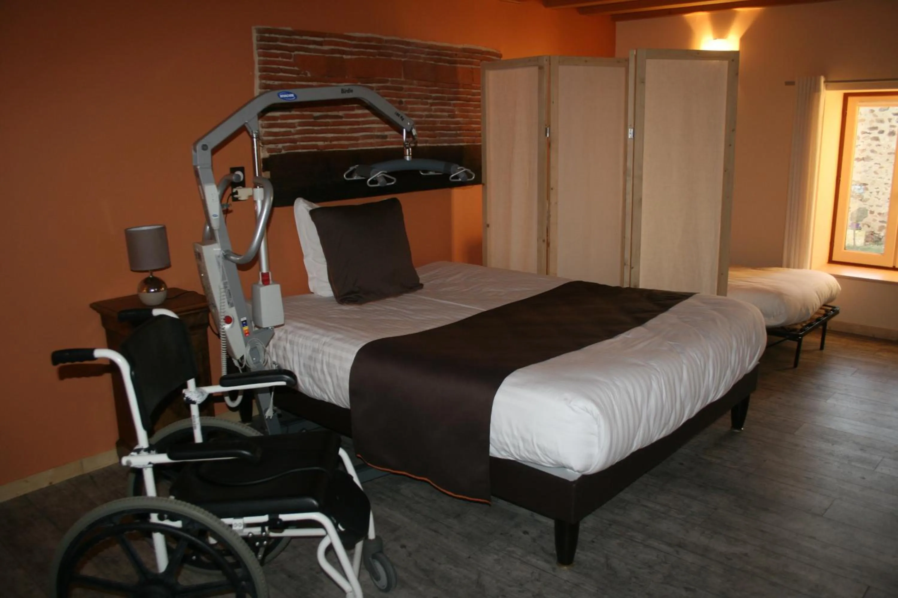 Photo of the whole room, Bed in LES GALAINES