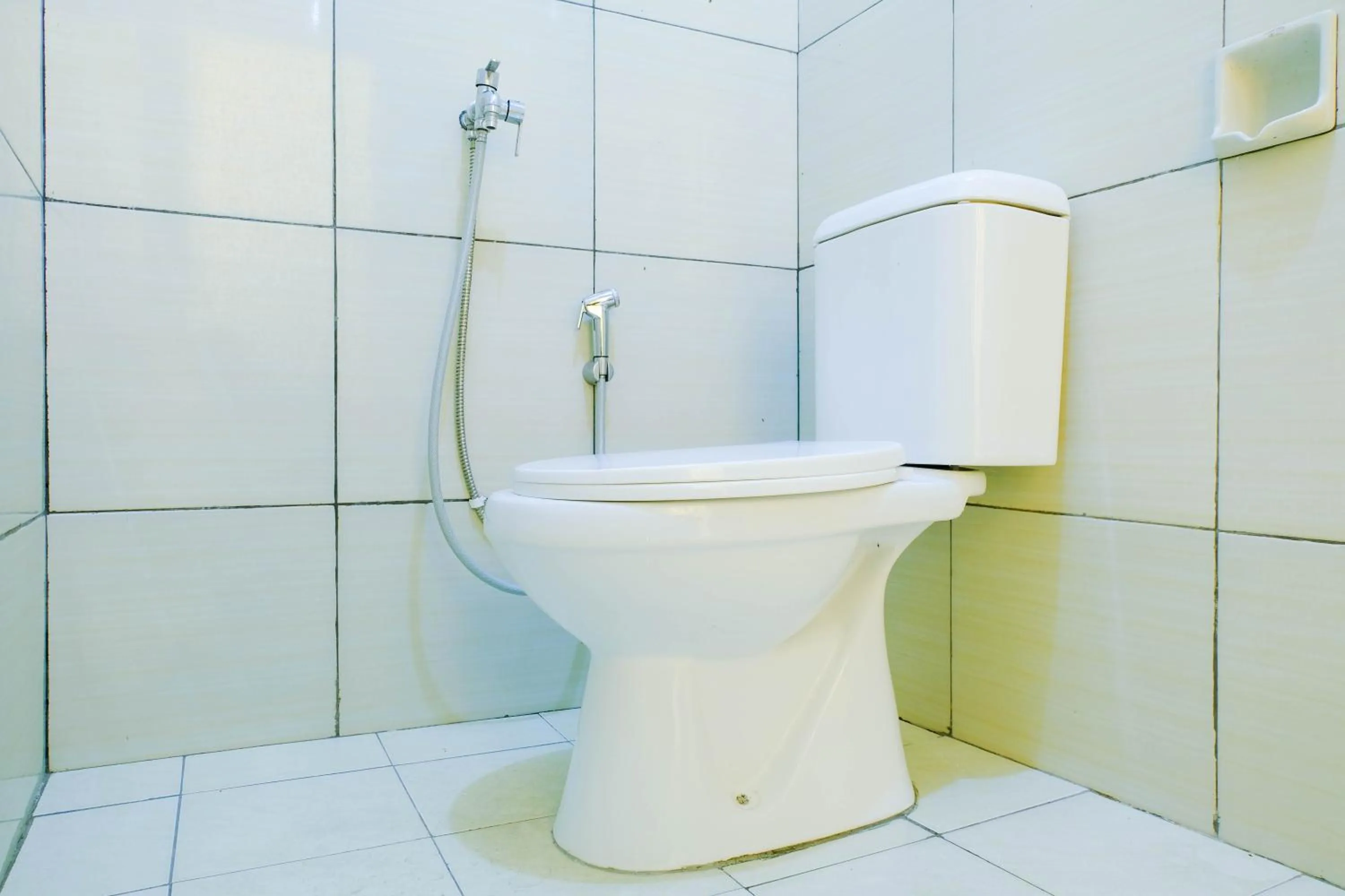 Bathroom in RedDoorz near STAB Syailendra Kopeng