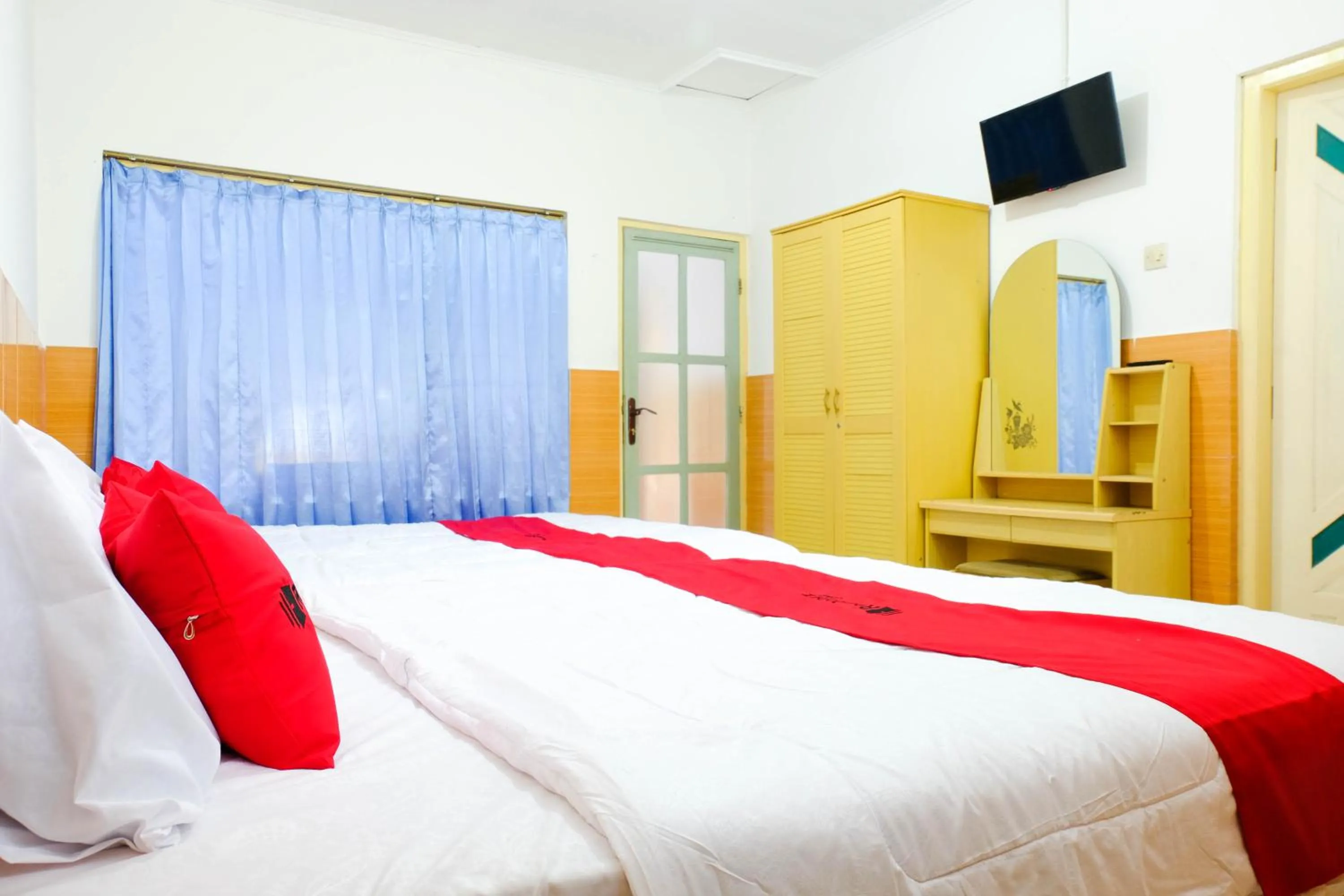 Bed in RedDoorz near STAB Syailendra Kopeng