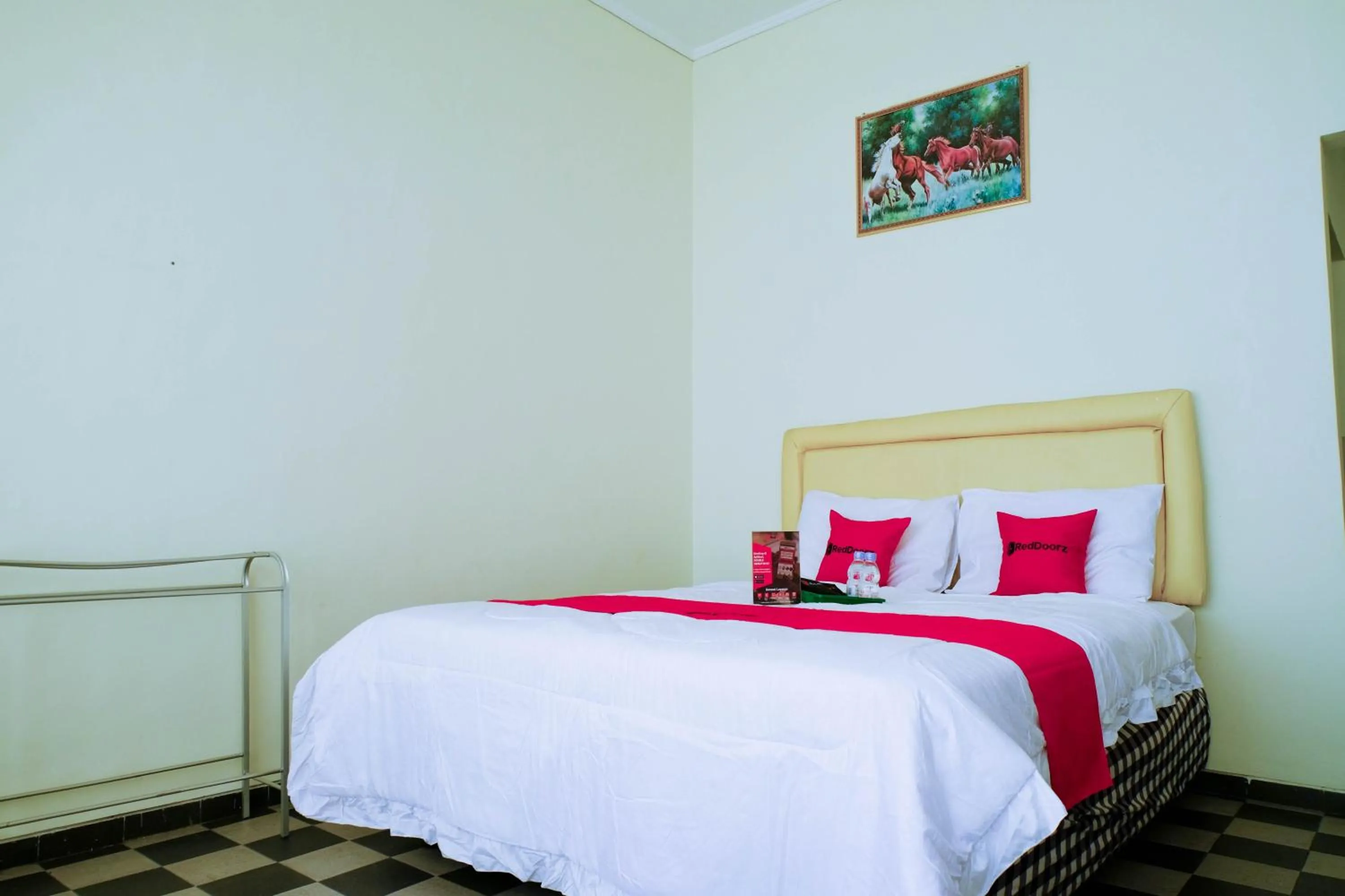 Bed in RedDoorz near STAB Syailendra Kopeng