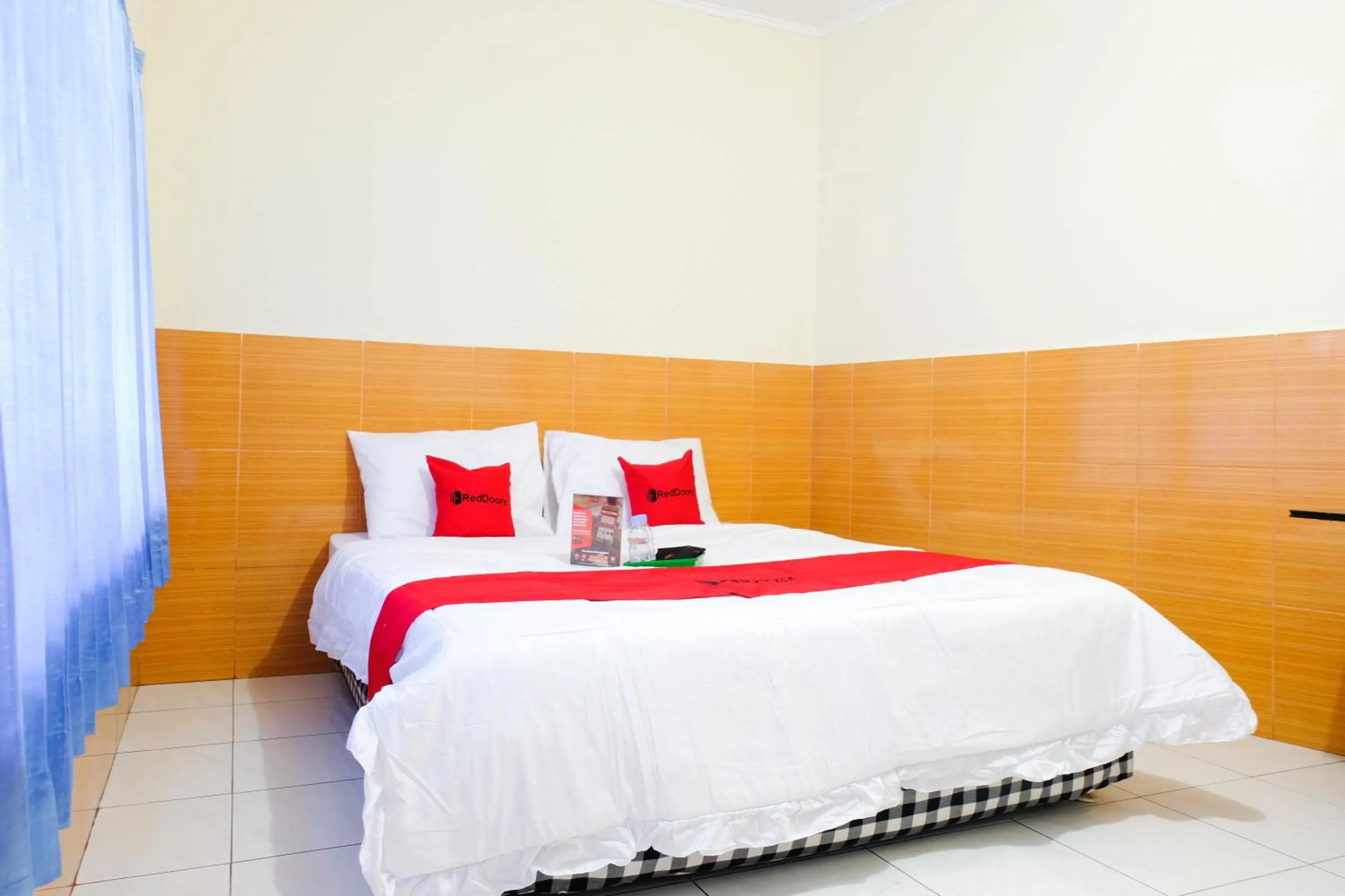Bed in RedDoorz near STAB Syailendra Kopeng
