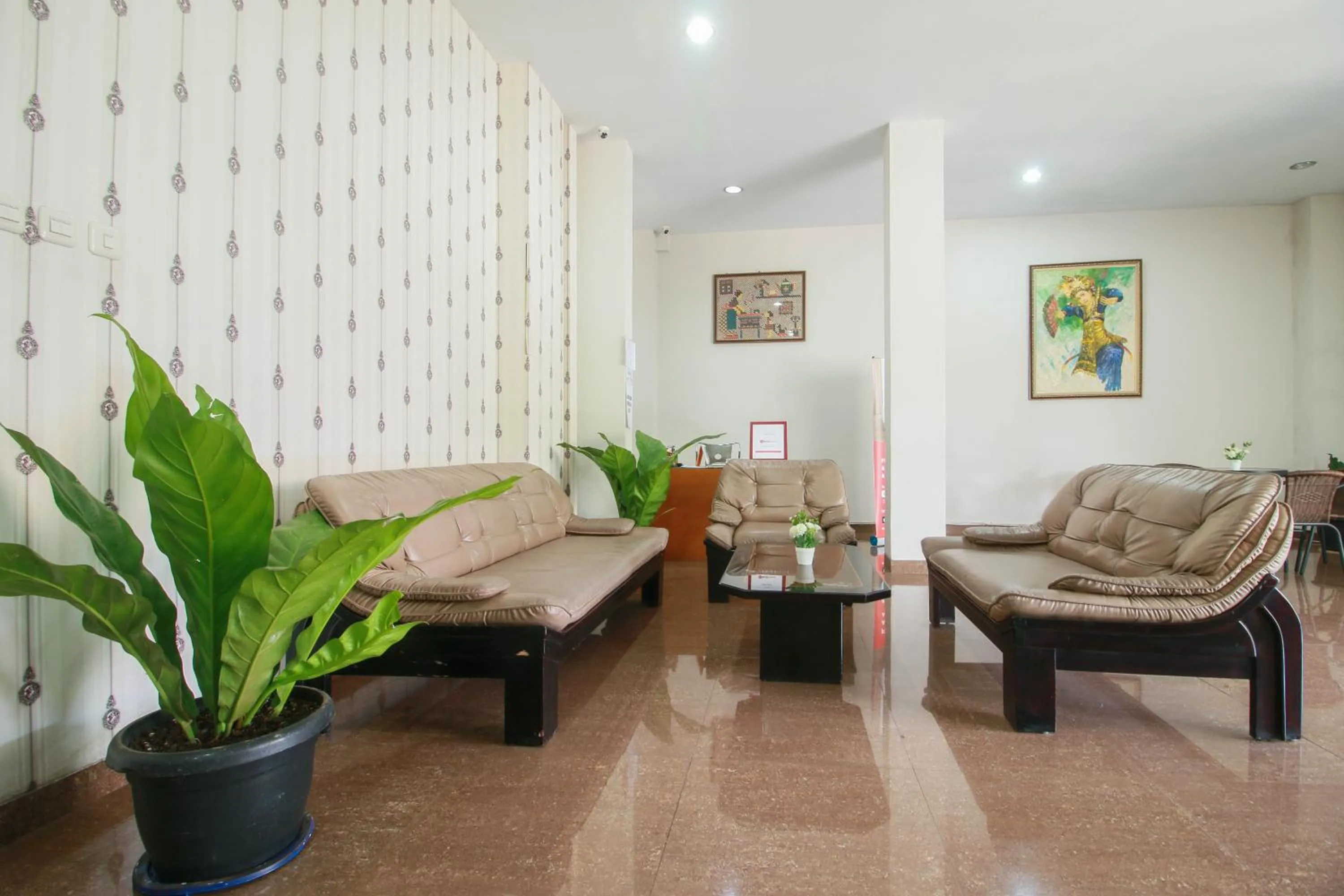 Lobby or reception in RedDoorz Syariah near Universitas Jenderal Soedirman