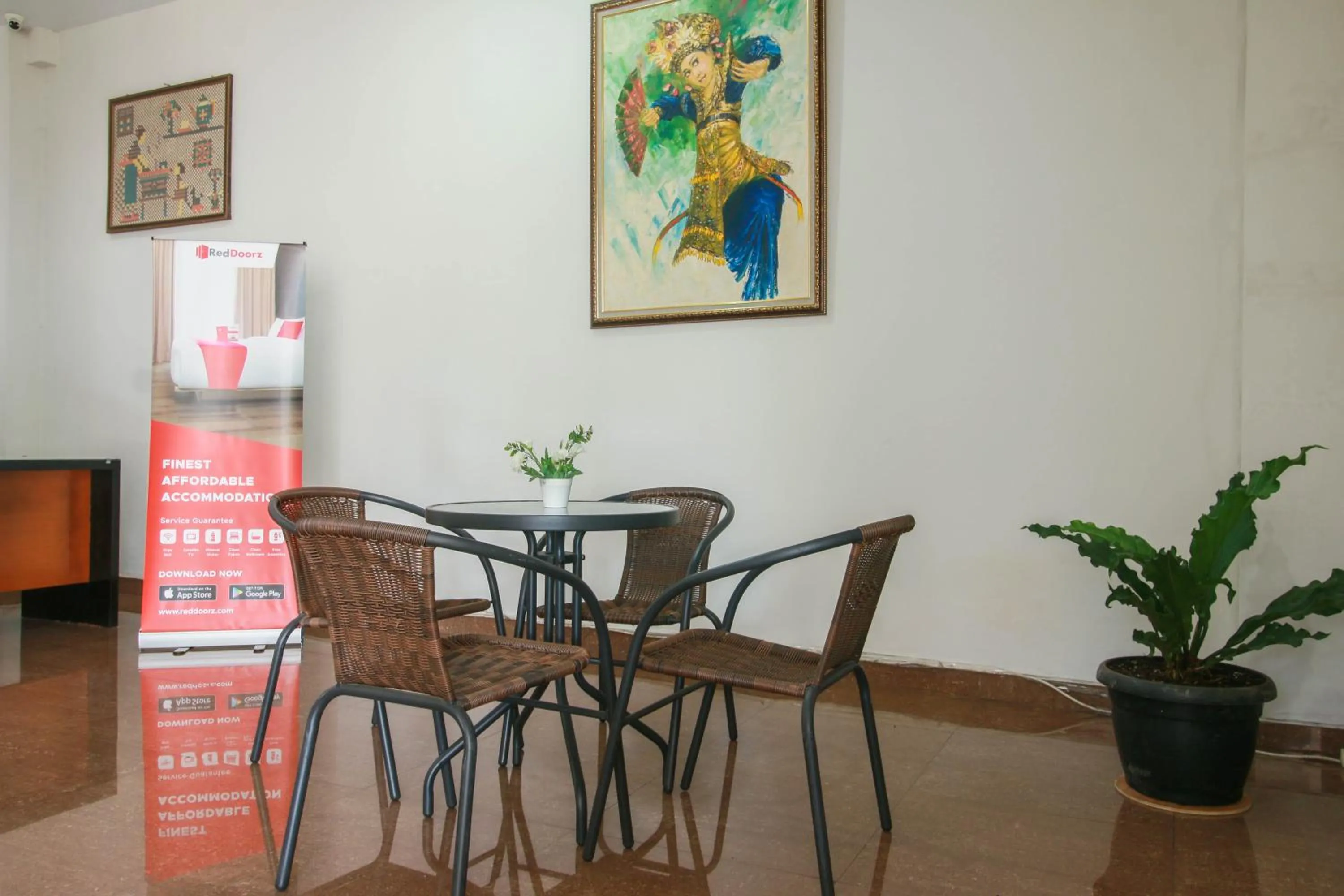 Seating area in RedDoorz Syariah near Universitas Jenderal Soedirman