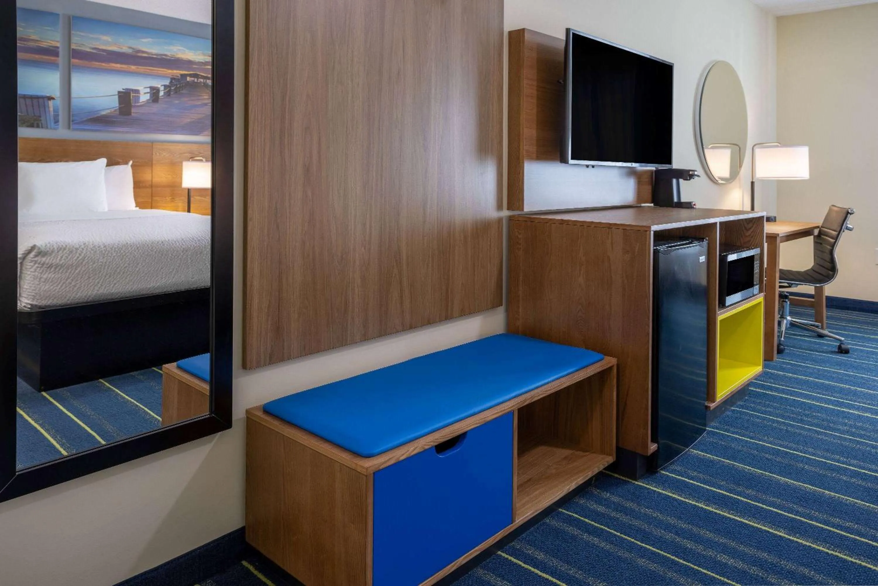 Photo of the whole room, Bed in Days Inn by Wyndham Grayson