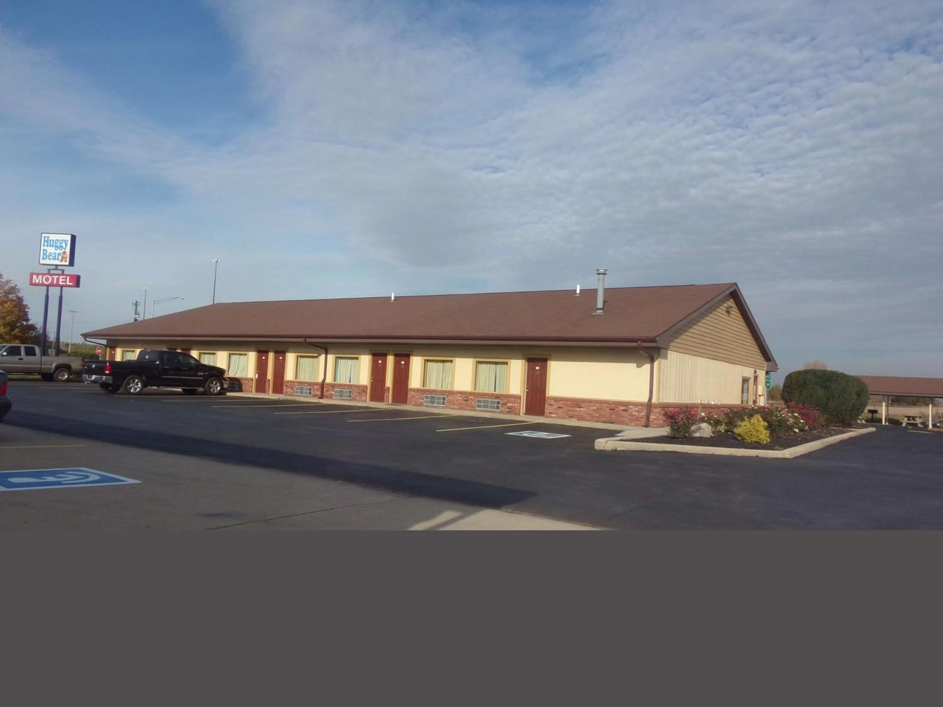 Property building in Huggy Bear Motel - Warren
