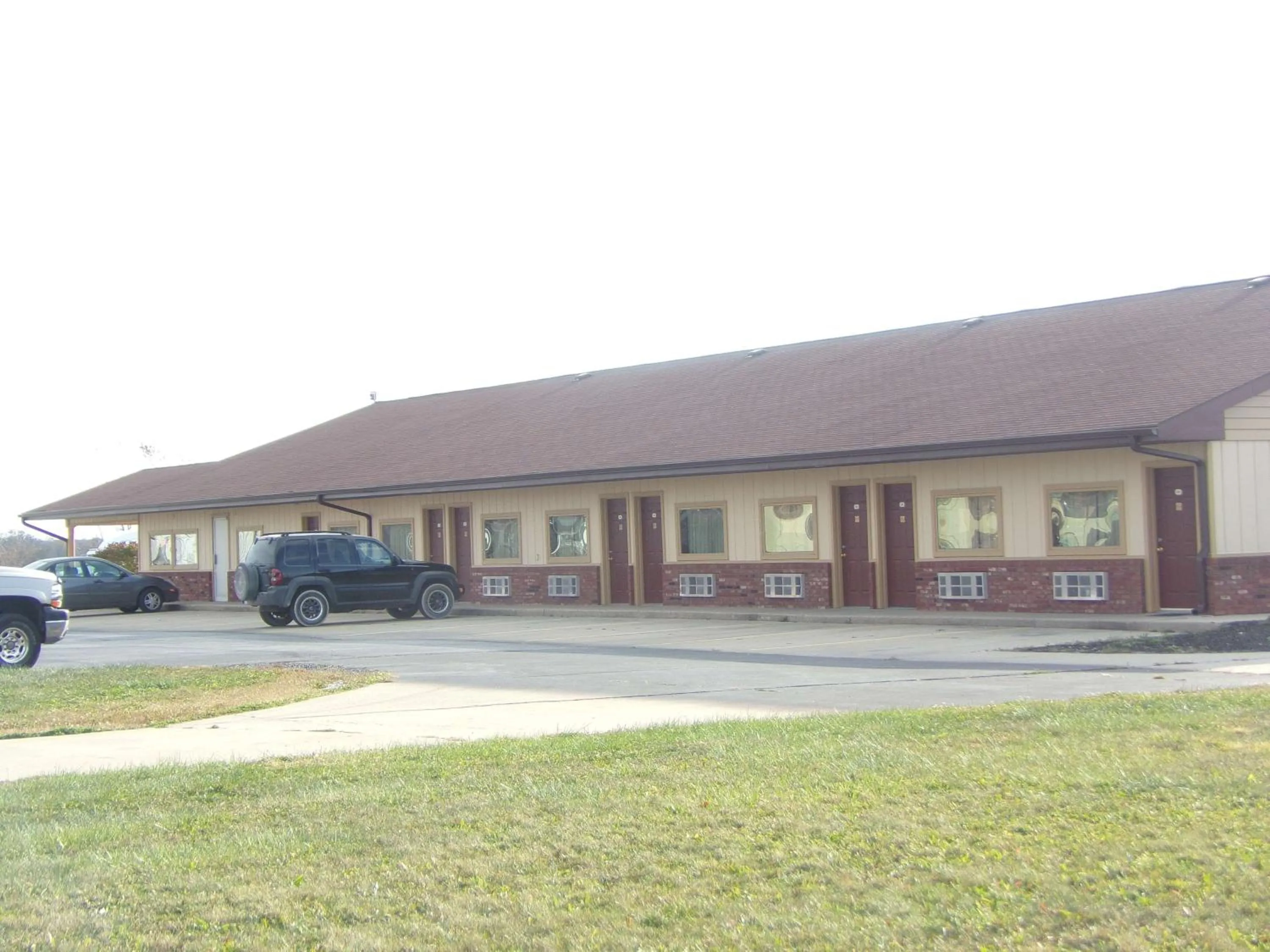 Property building in Huggy Bear Motel - Warren