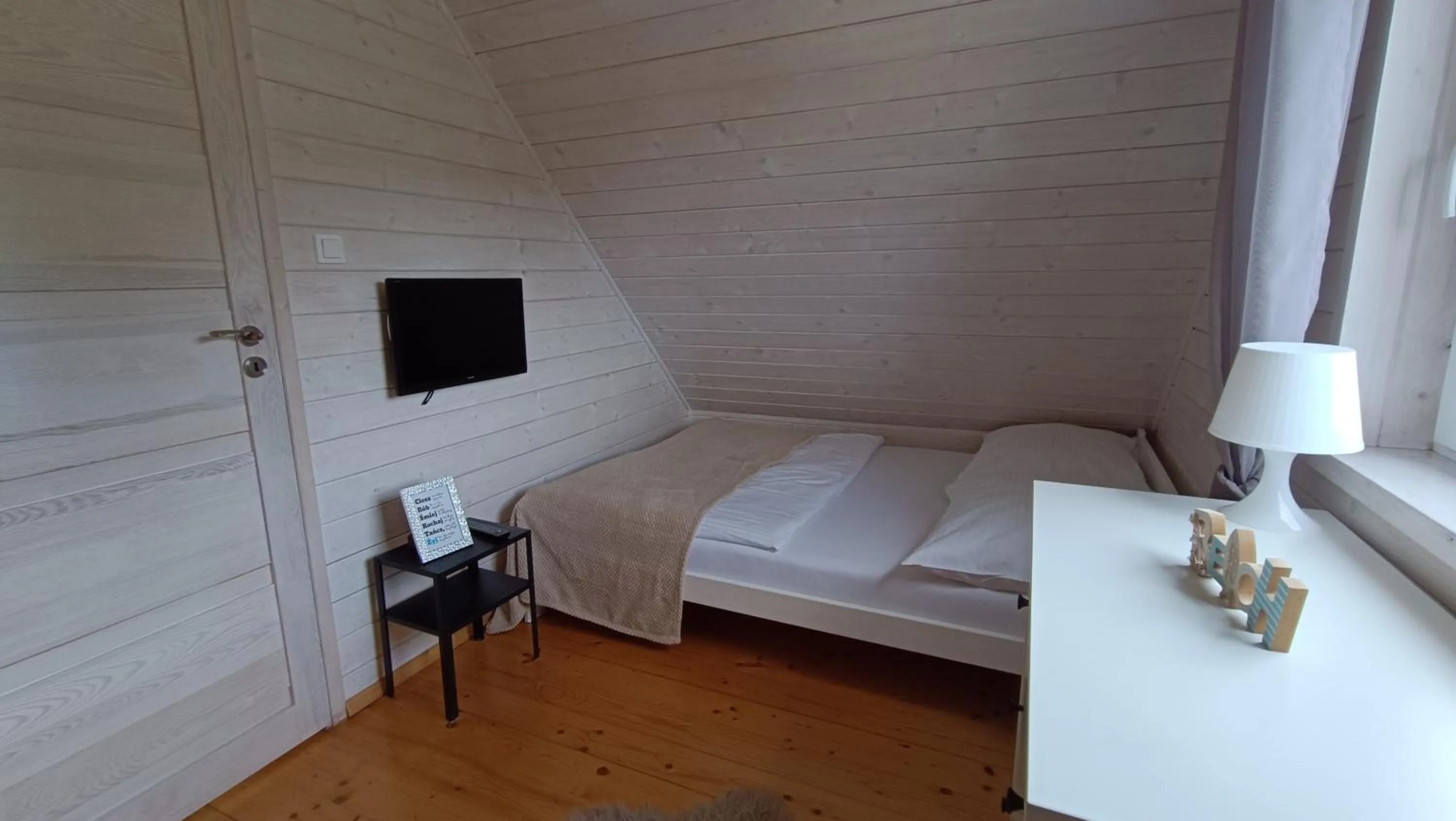 Bed in Szary domek nad jeziorem