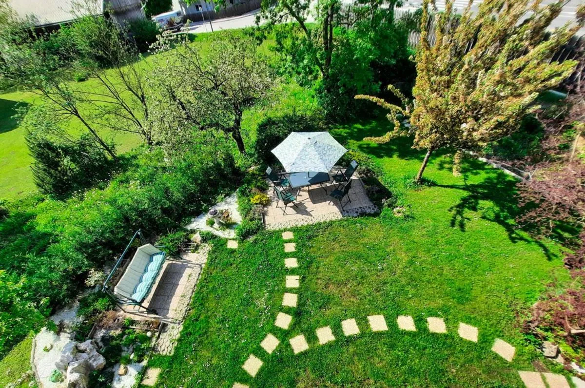 Deerwood Holiday Cozy Retreat 2br Apartment with Stunning Castle Views