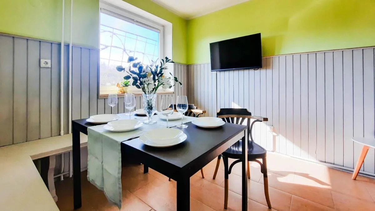 Deerwood Holiday Cozy Retreat 2br Apartment with Stunning Castle Views
