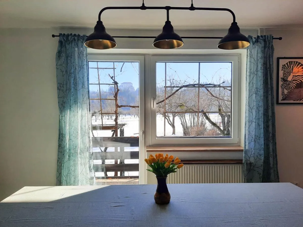 Bed in Deerwood Holiday Cozy Retreat 2br Apartment with Stunning Castle Views