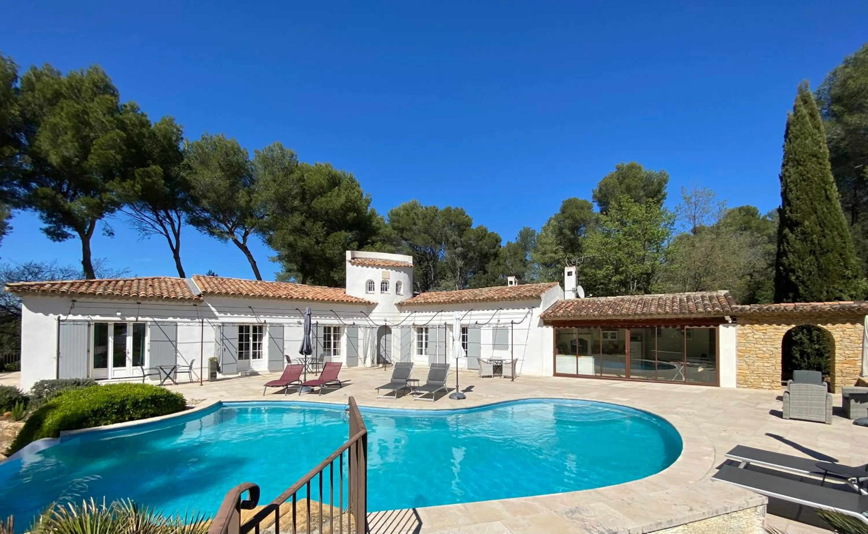 Property building in une Pause en Provence