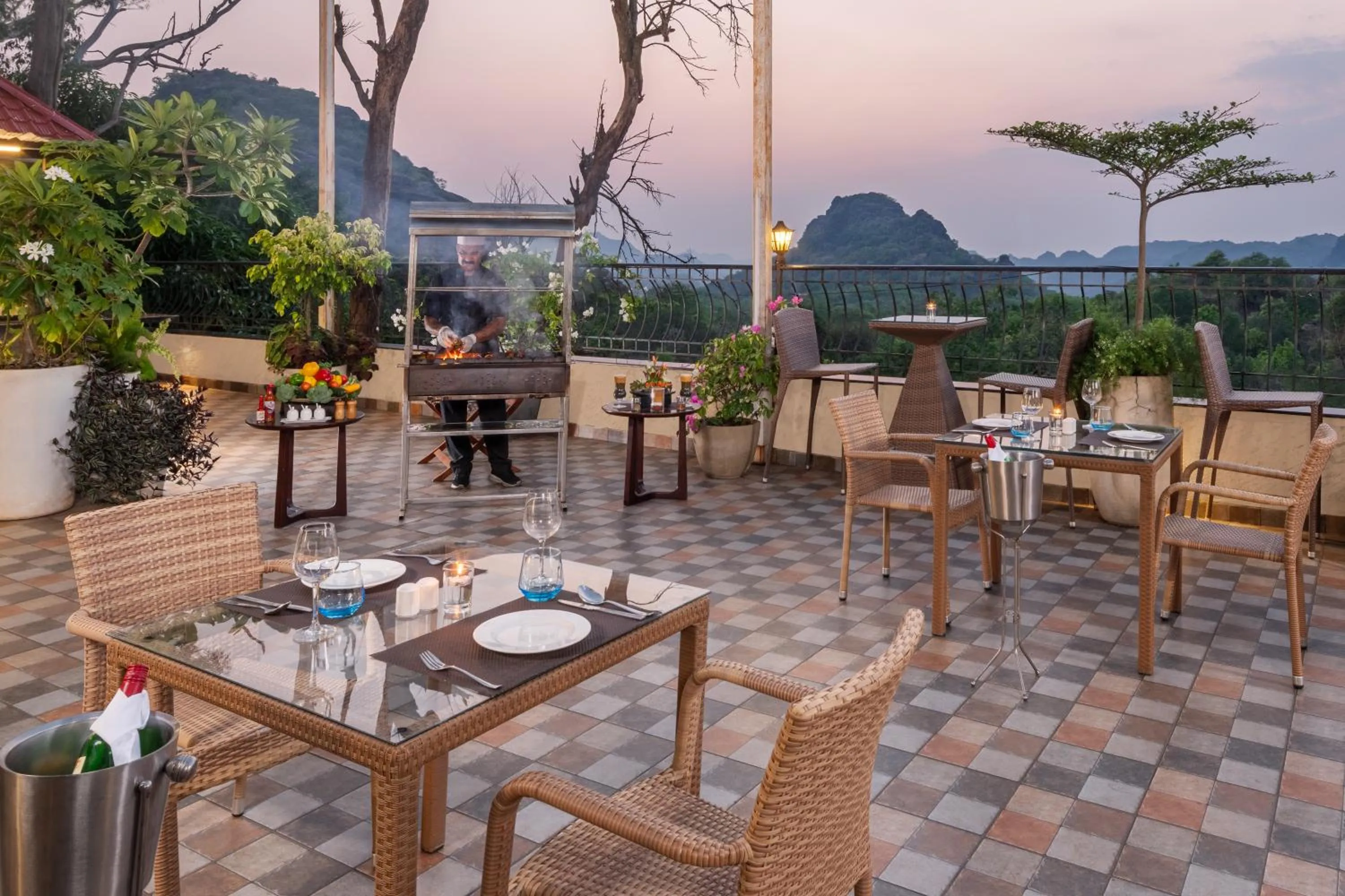 Restaurant/places to eat in The Summer House, Pachmarhi - AM Hotel Kollection