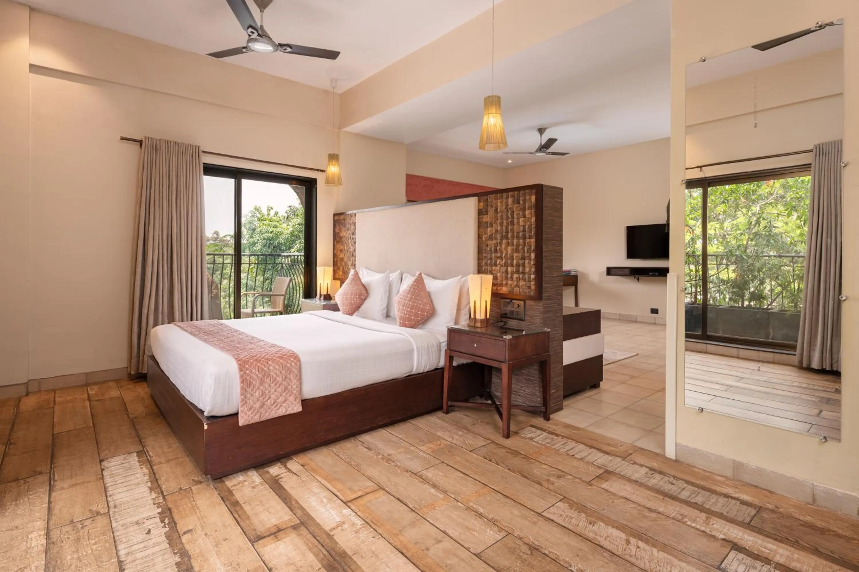 Bed in The Summer House, Pachmarhi - AM Hotel Kollection