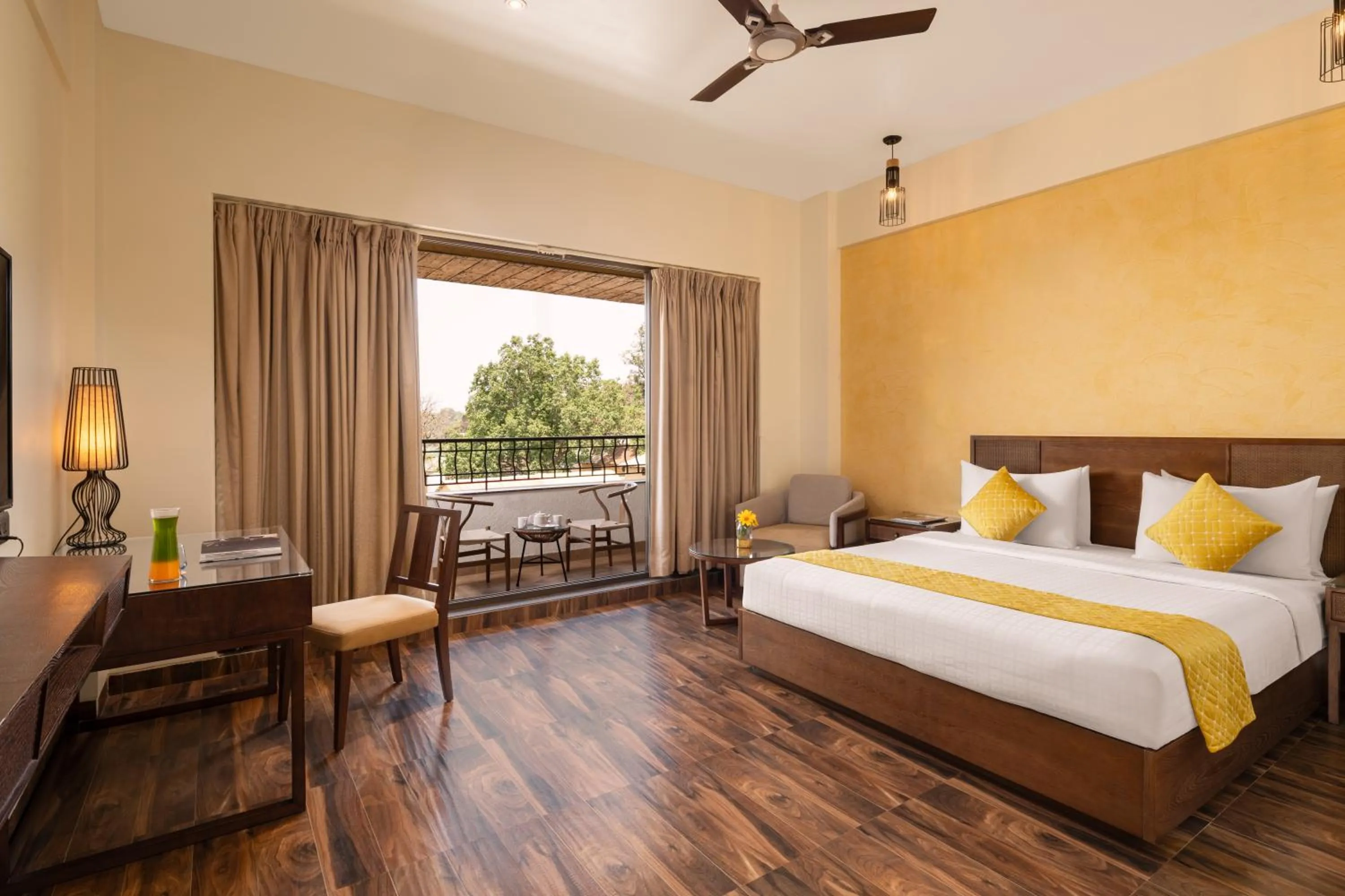 Bedroom, Bed in The Summer House, Pachmarhi - AM Hotel Kollection