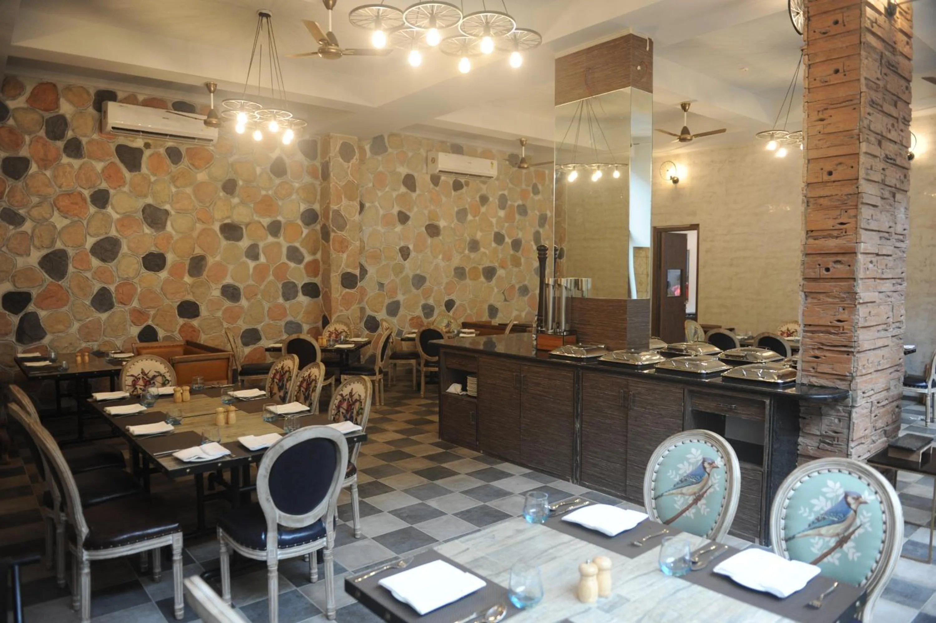 Restaurant/places to eat in The Summer House, Pachmarhi - AM Hotel Kollection