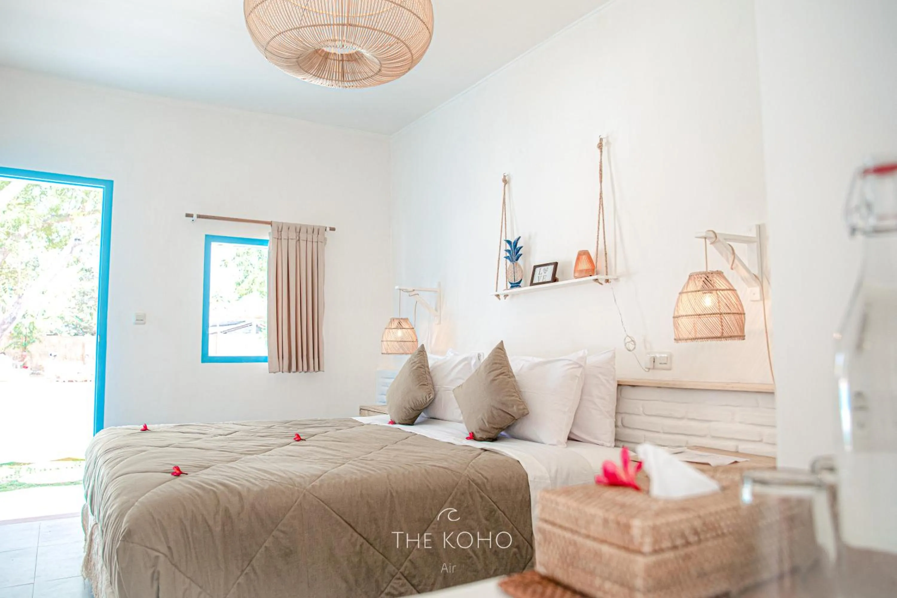 Photo of the whole room, Bed in The Koho Air Hotel