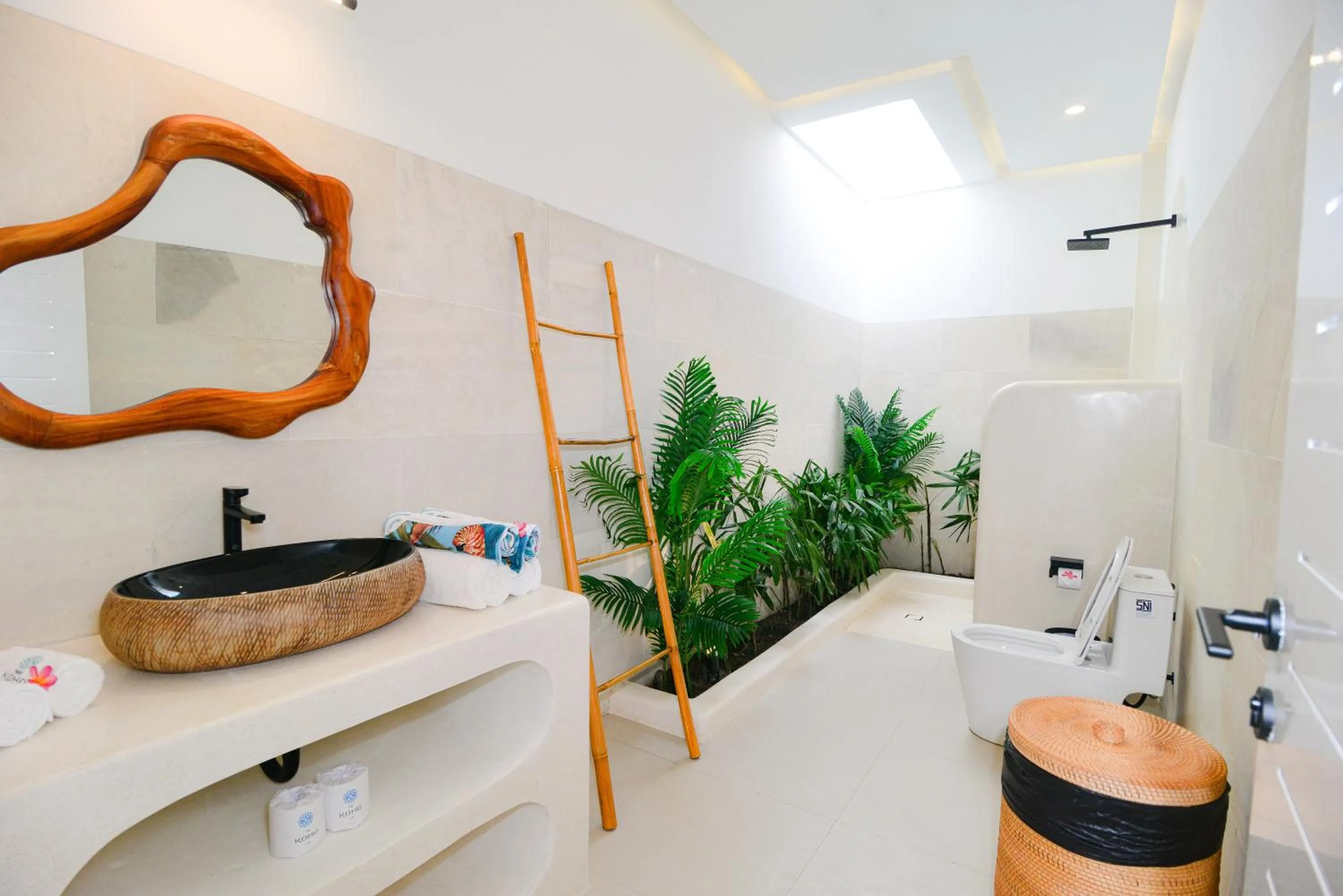 Shower in The Koho Air Hotel