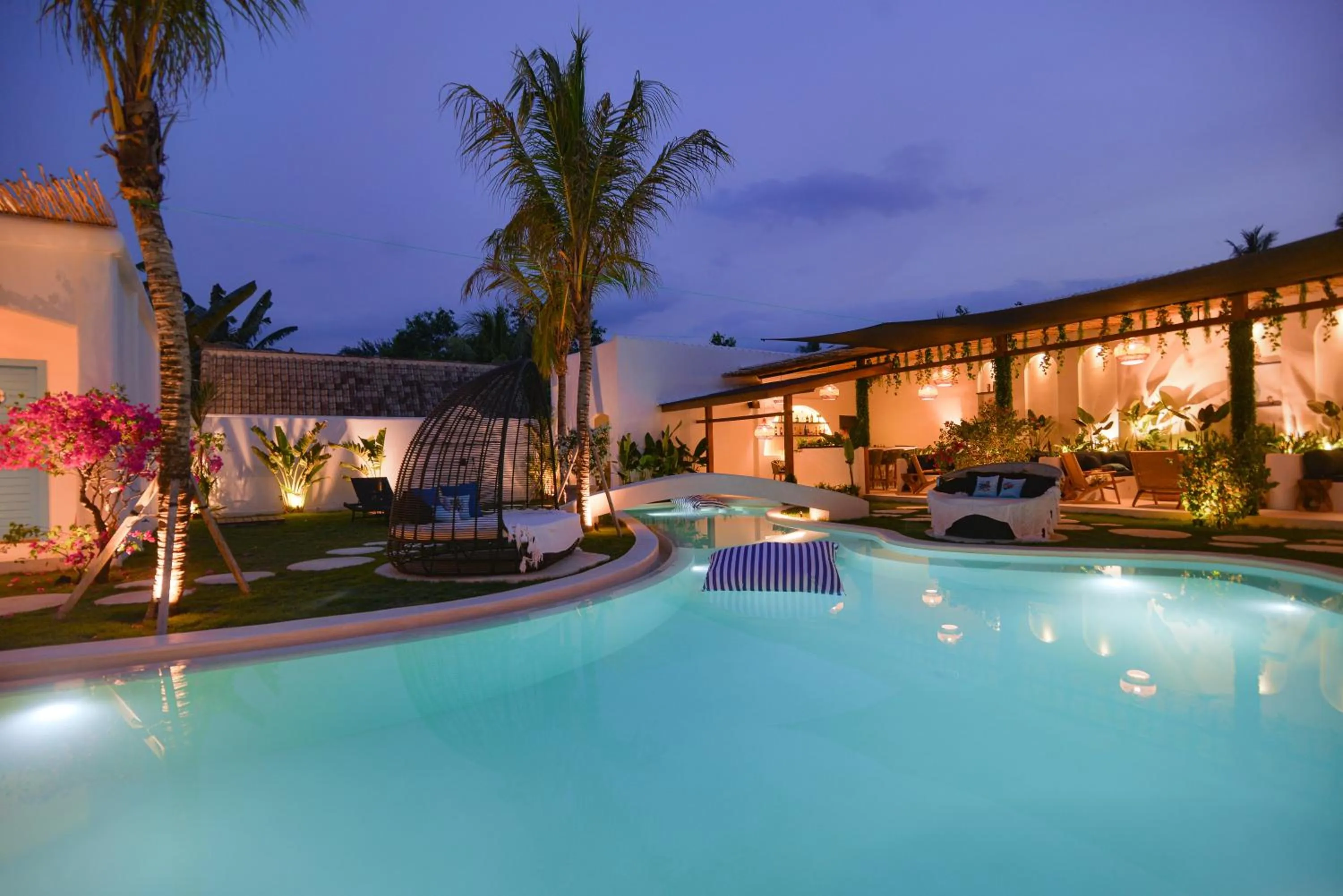 Night in The Koho Air Hotel