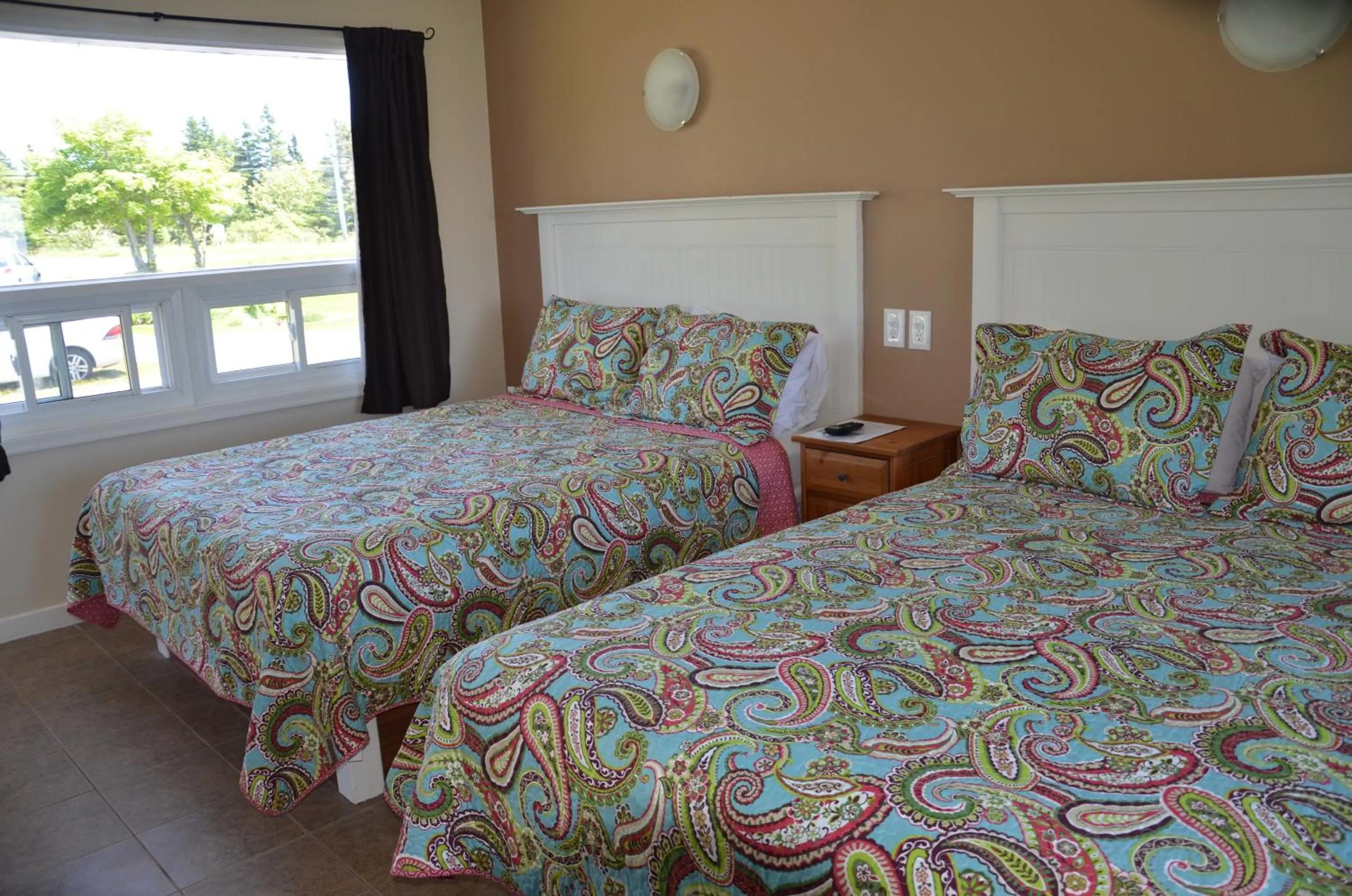 Bed in Clifty Cove Motel