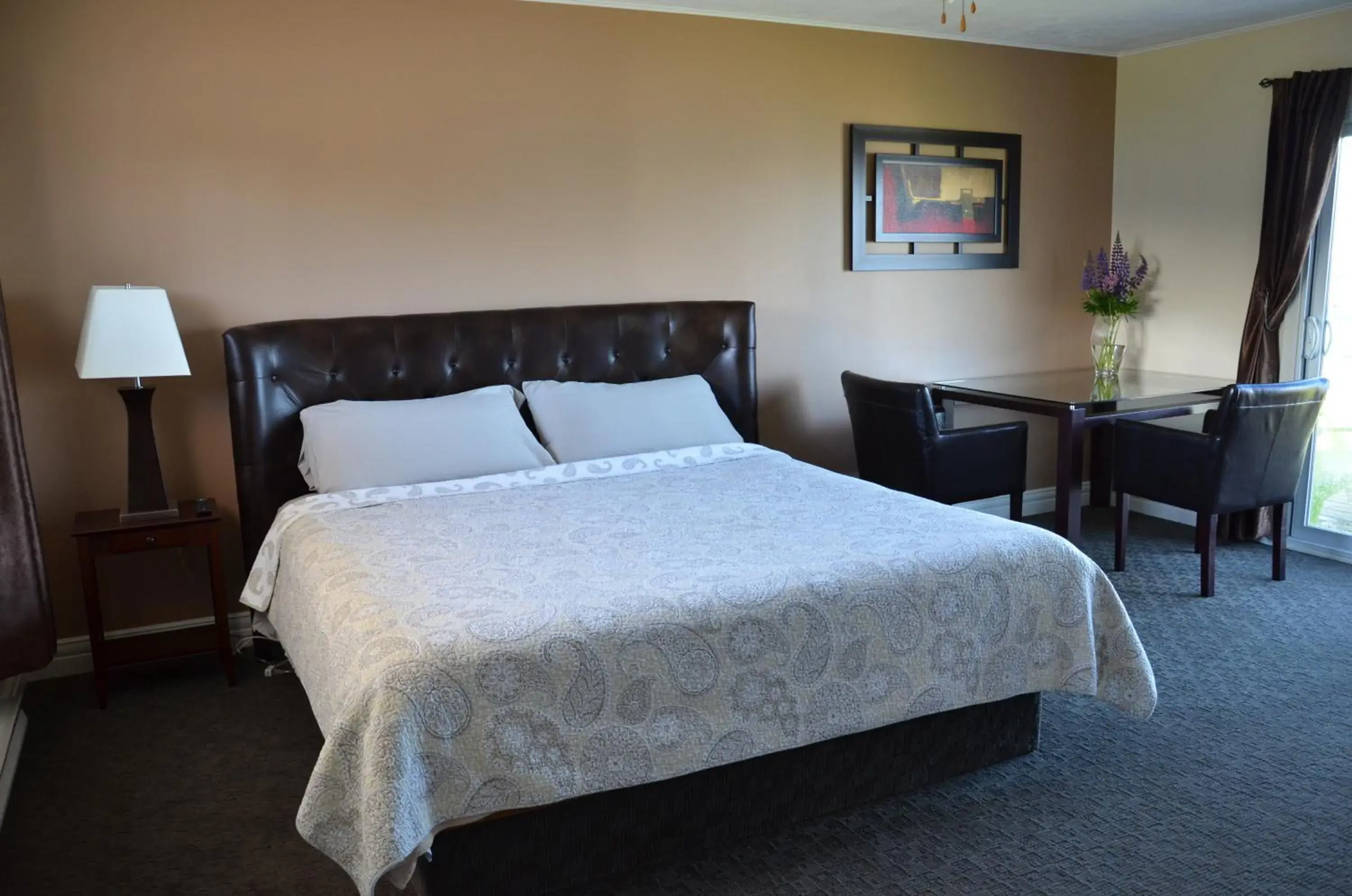 Deluxe King Room with Balcony in Clifty Cove Motel Deluxe King Room with Balcony in Clifty Cove Motel