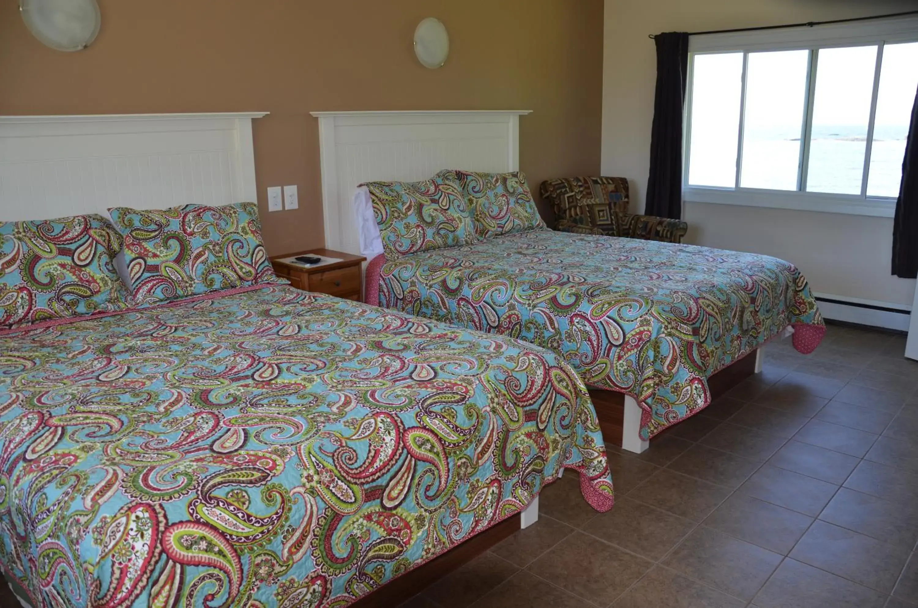Queen Room with Two Queen Beds in Clifty Cove Motel Queen Room with Two Queen Beds in Clifty Cove Motel
