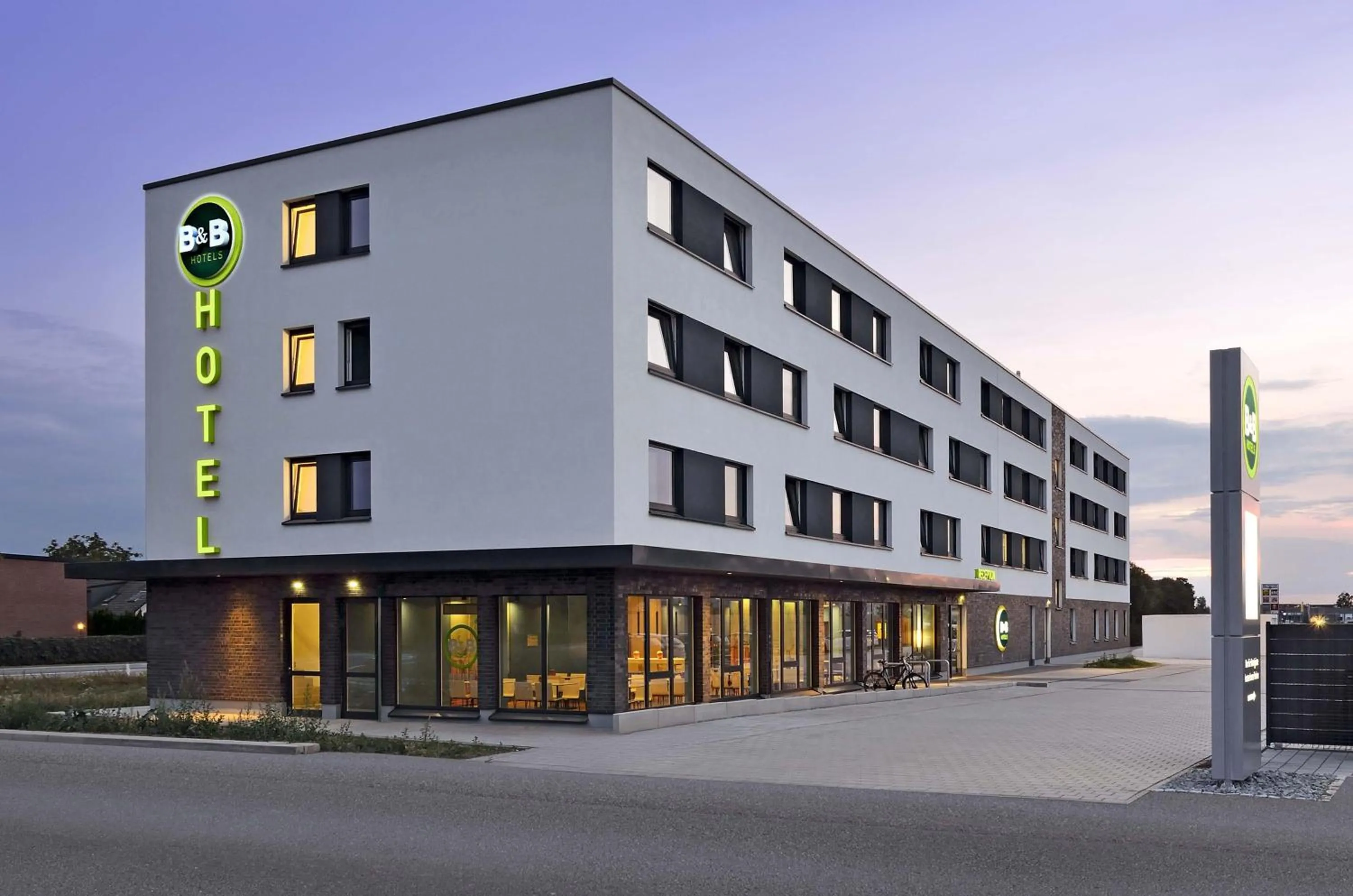 Property building in B&B Hotel Wolfsburg-Weyhausen