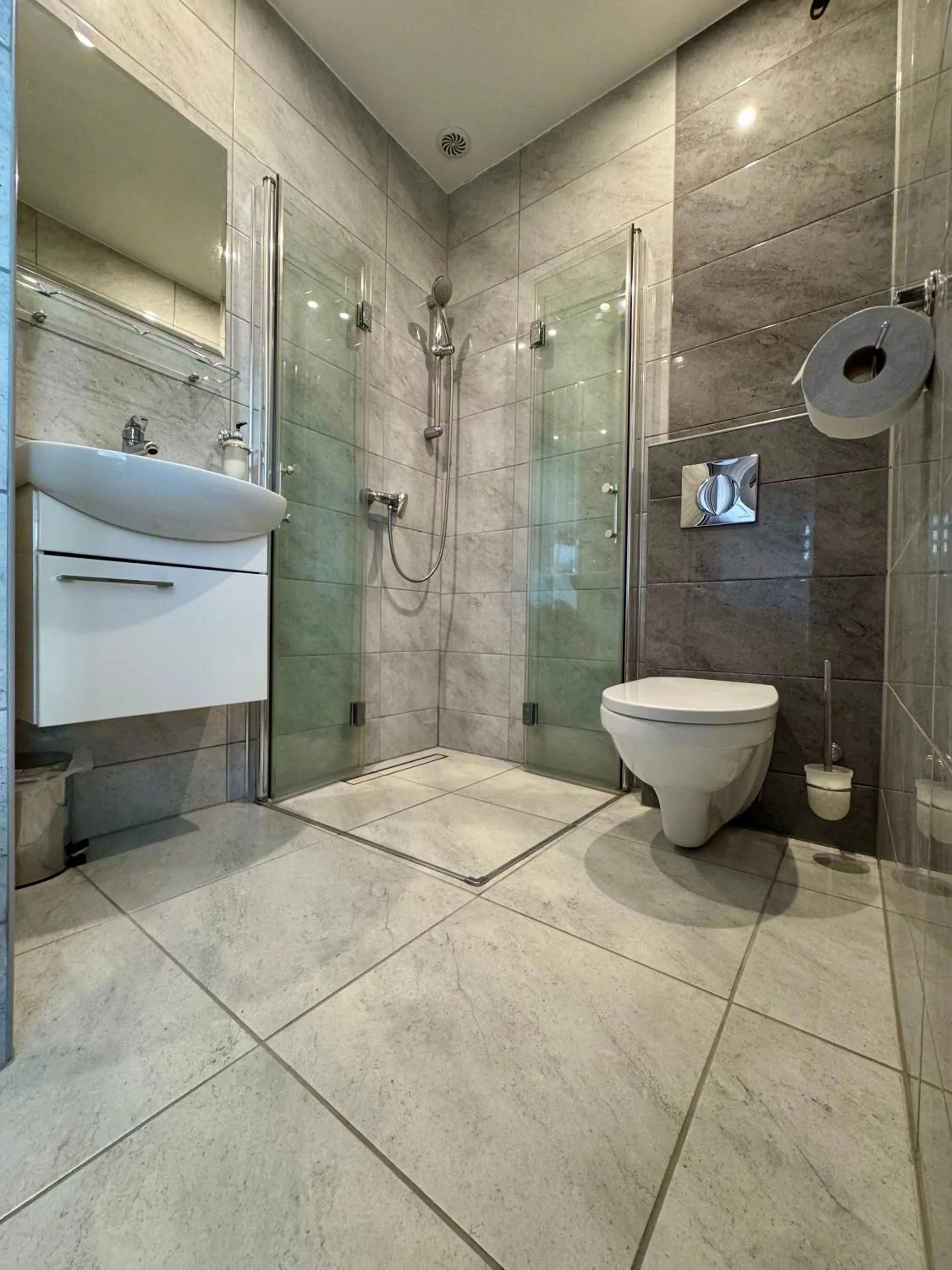 Shower in Restauracja IBIZA