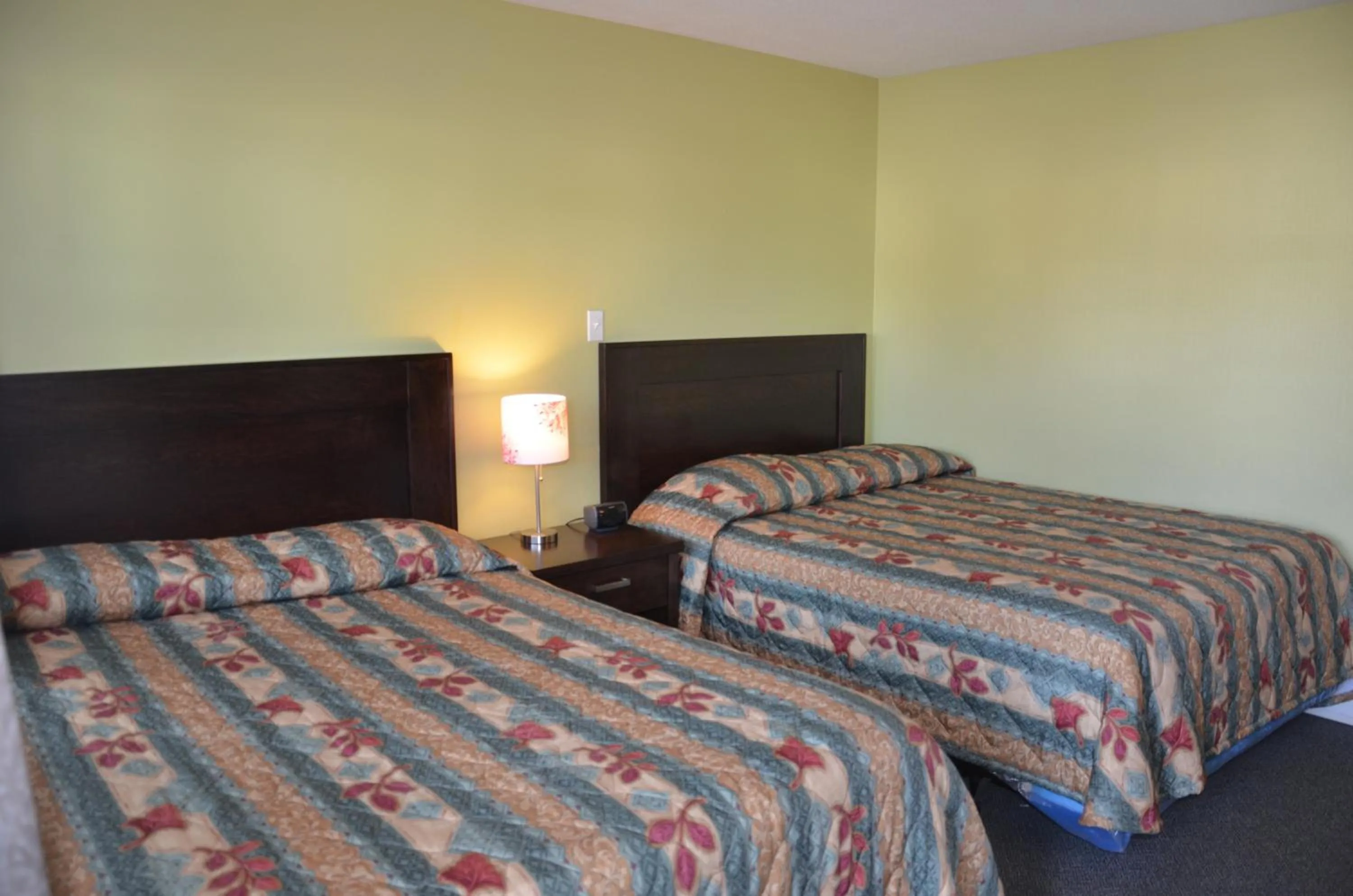 Bedroom in Coachman Inn