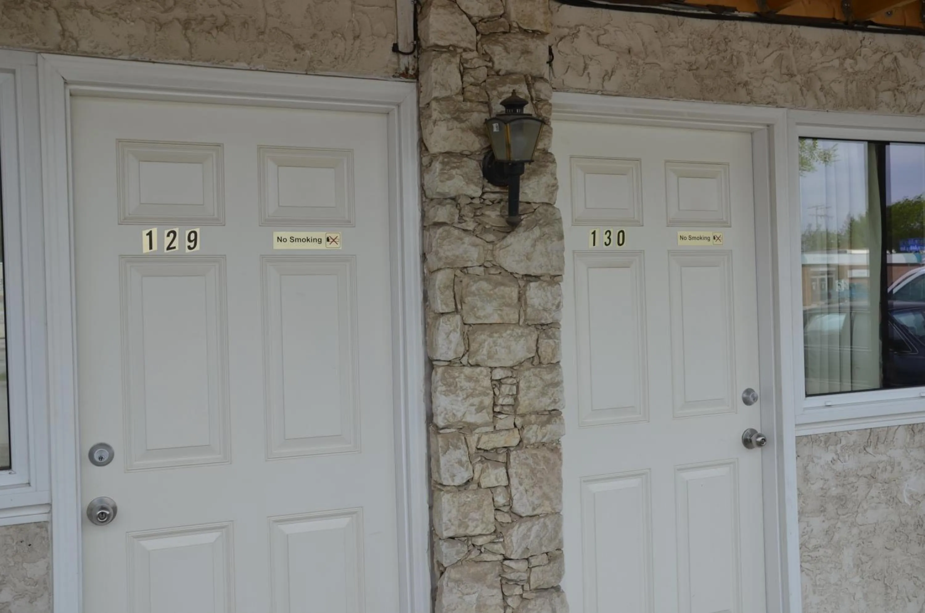 Facade/entrance in Coachman Inn