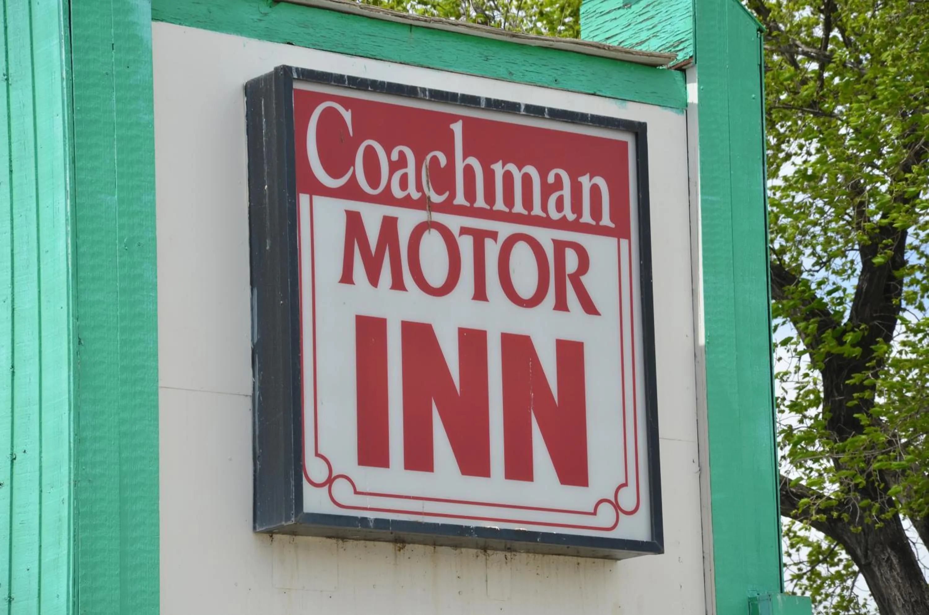Facade/entrance in Coachman Inn