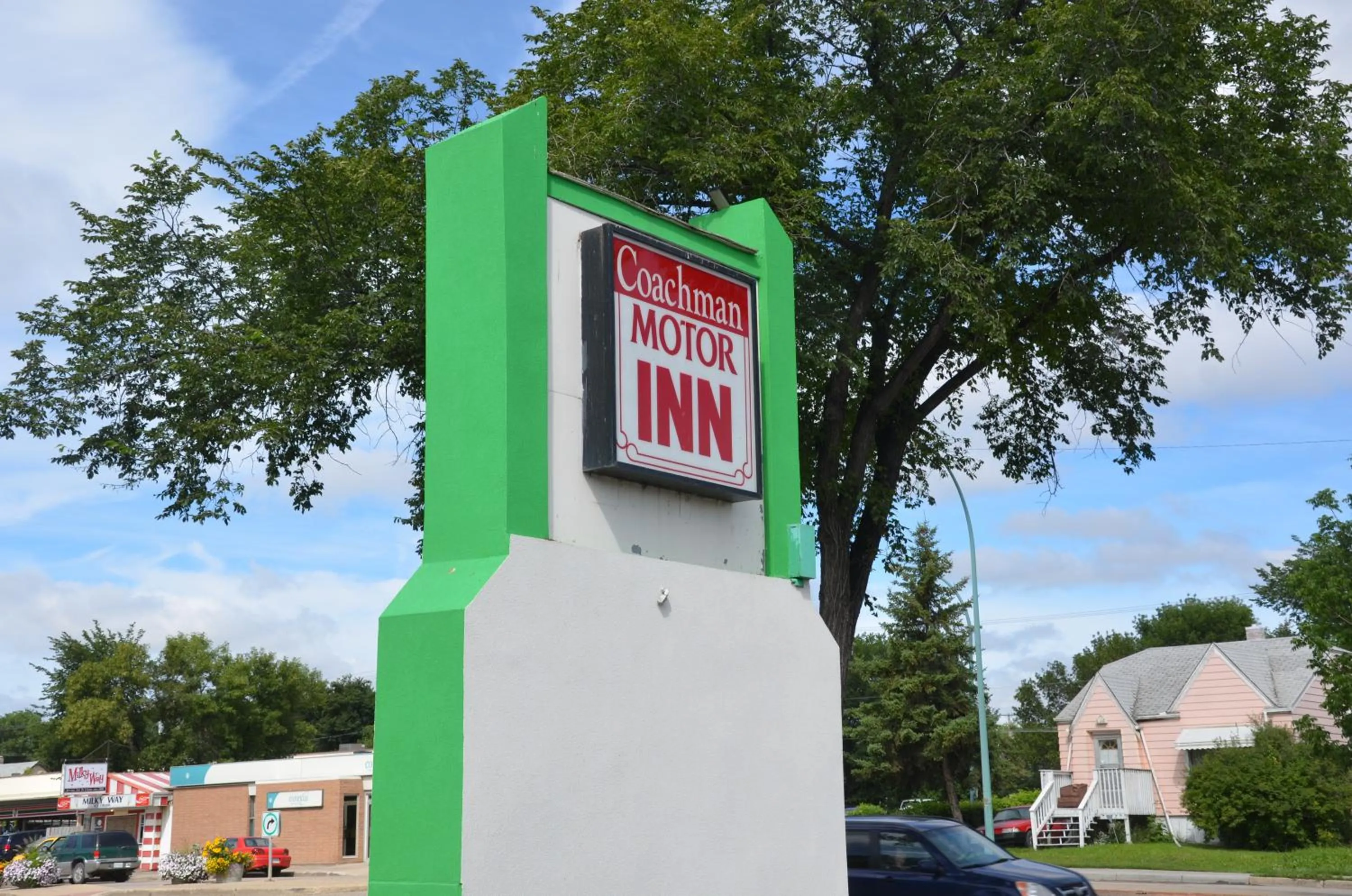 Facade/entrance in Coachman Inn