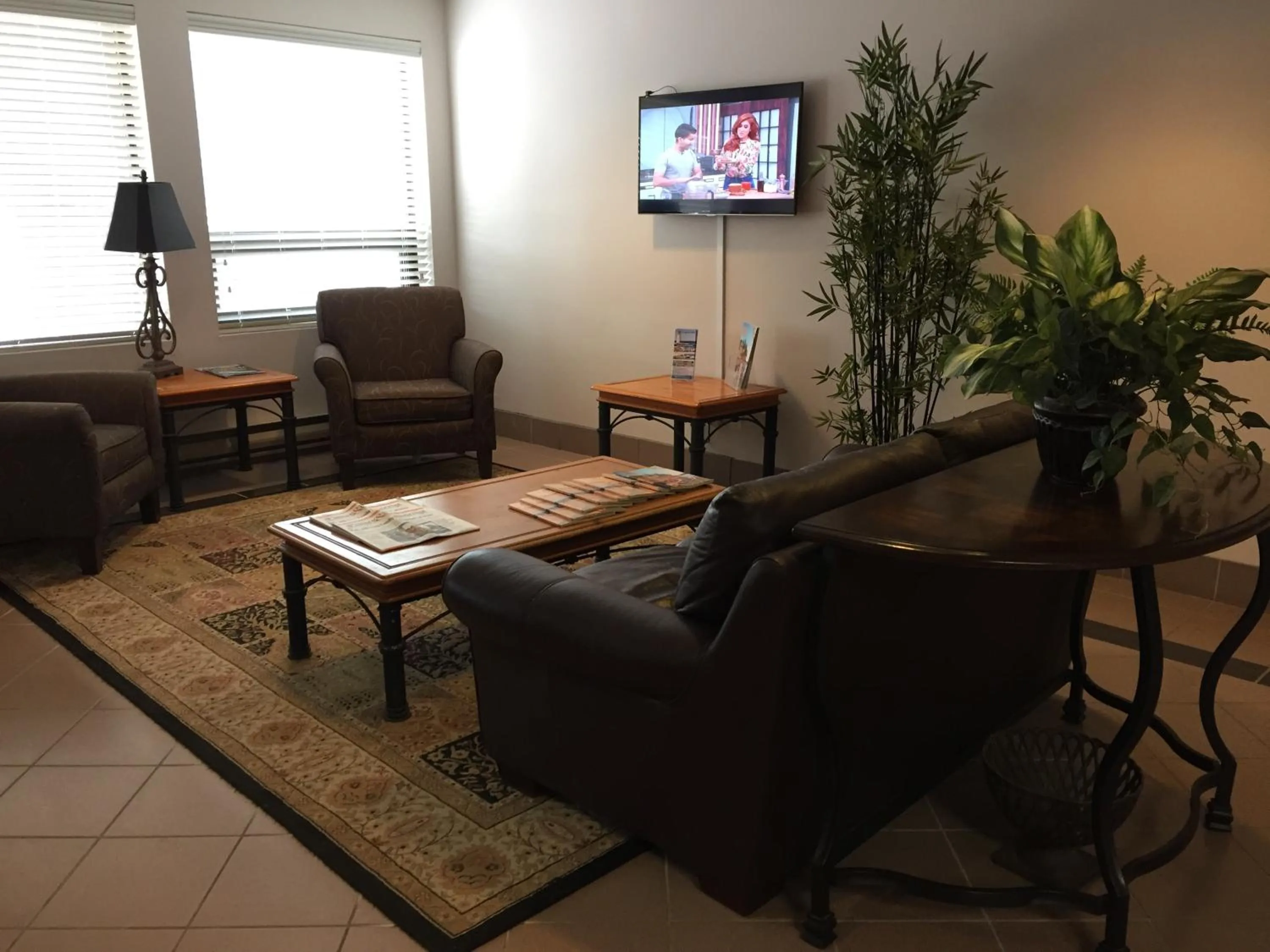 Communal lounge/ TV room in Coastal Inn Sackville