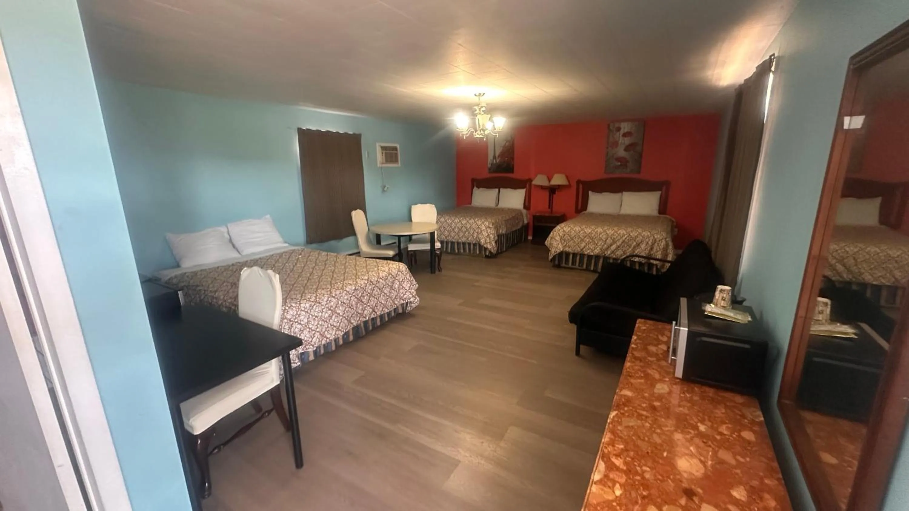 Bed in Colonial Motel